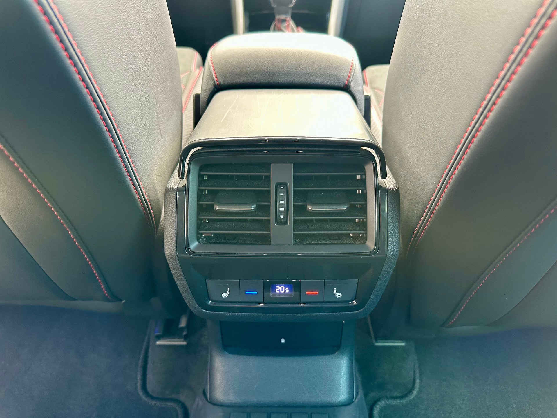 SKODA Kodiaq 2.0 TSI 4x4 RS-image-14