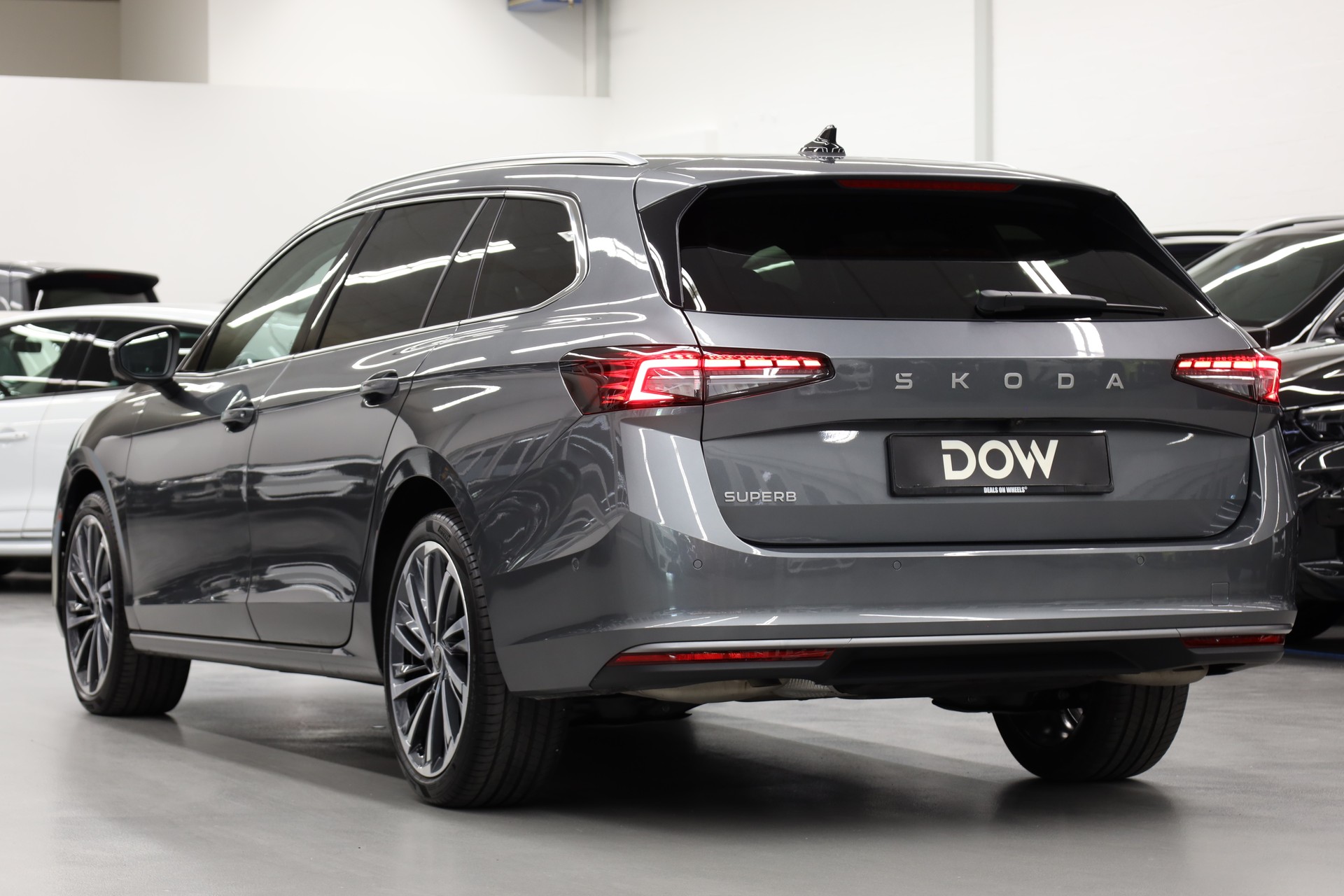 SKODA Superb Combi 2.0 TSI L & K DSG-image-7