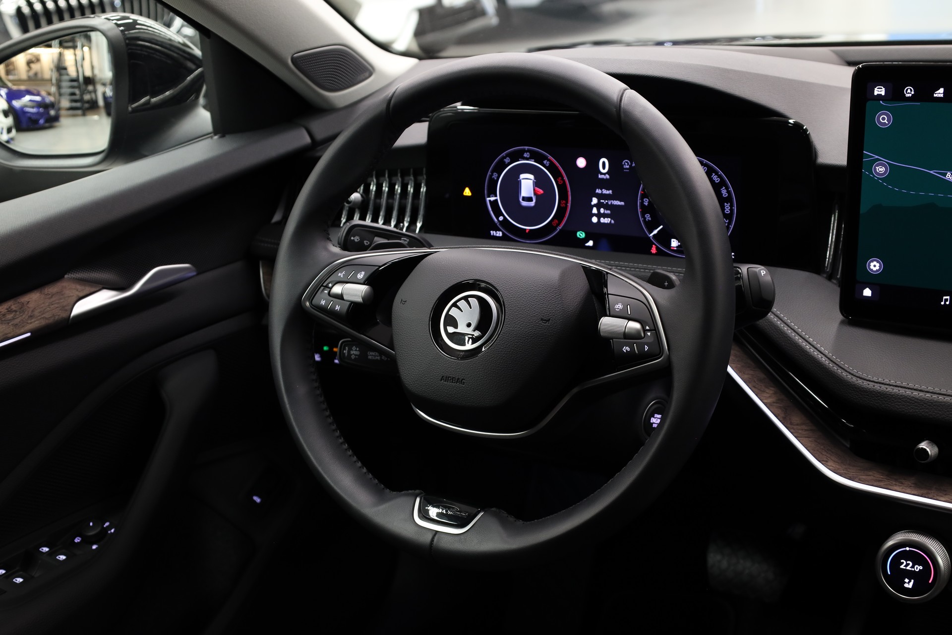 SKODA Superb Combi 2.0 TSI L & K DSG-image-19