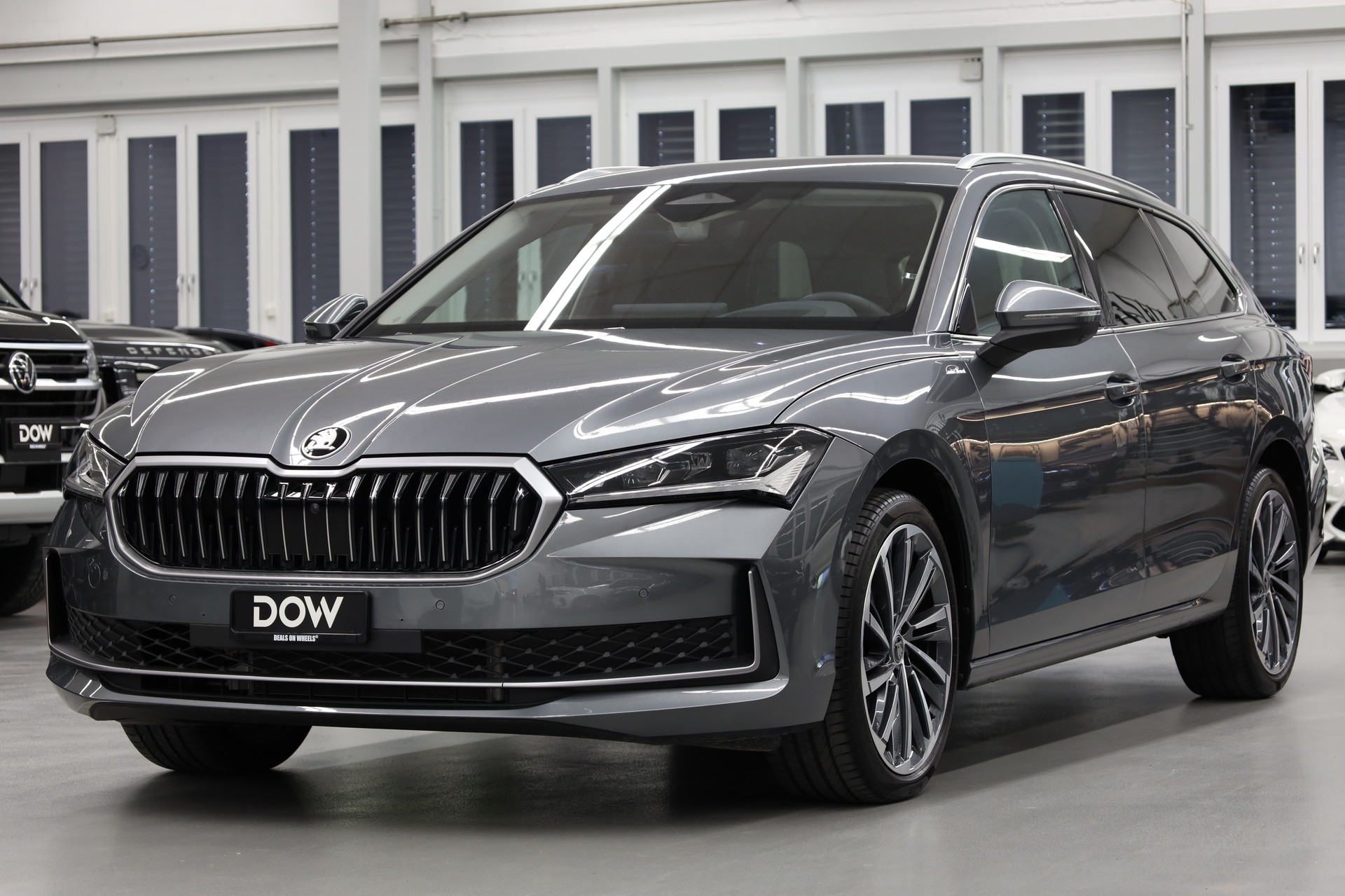 SKODA Superb Combi 2.0 TSI L & K DSG-showroom-element-2