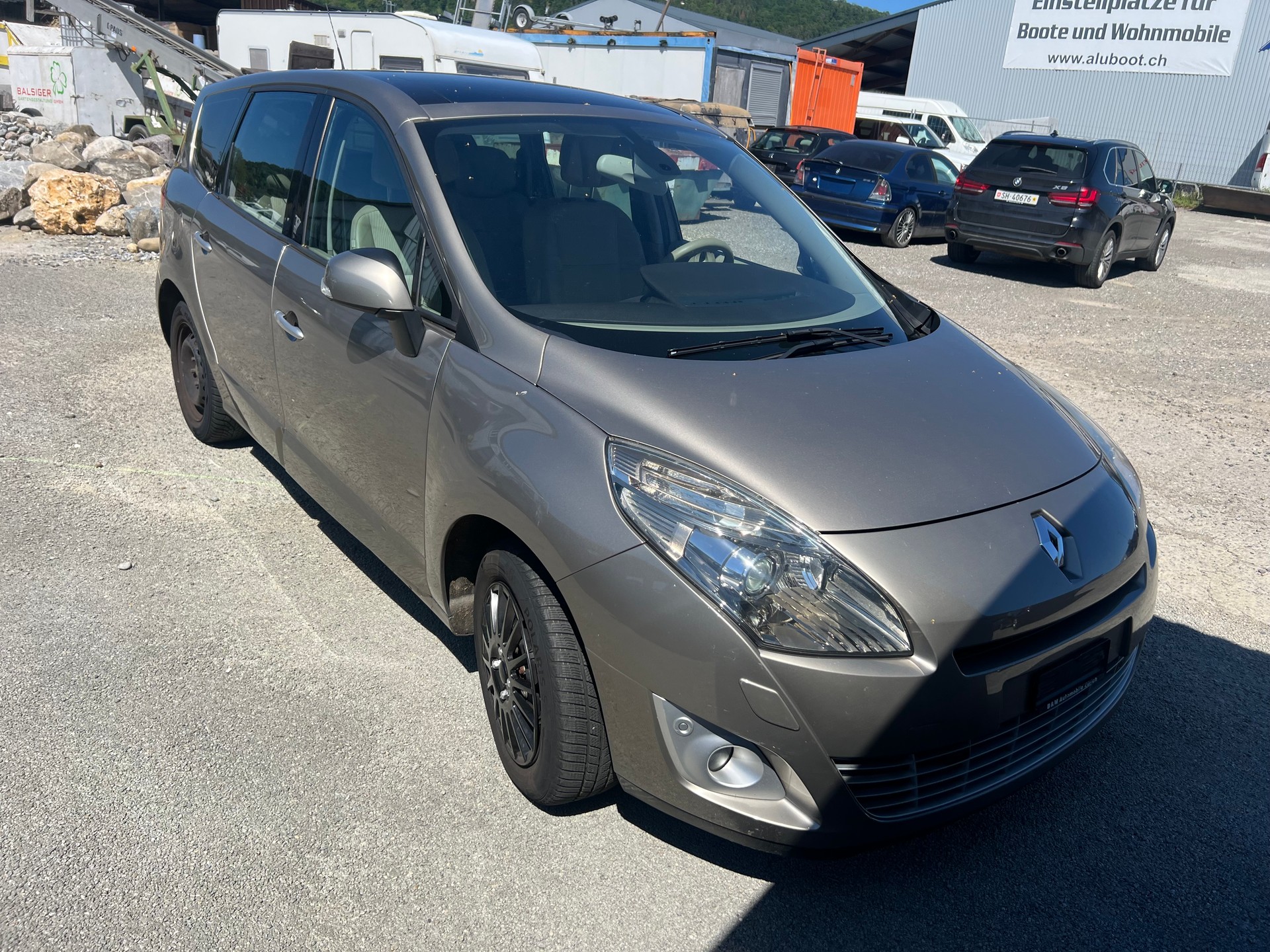 RENAULT Grand Scénic 2.0 16V Dynamique X-Tronic CVT-image-2