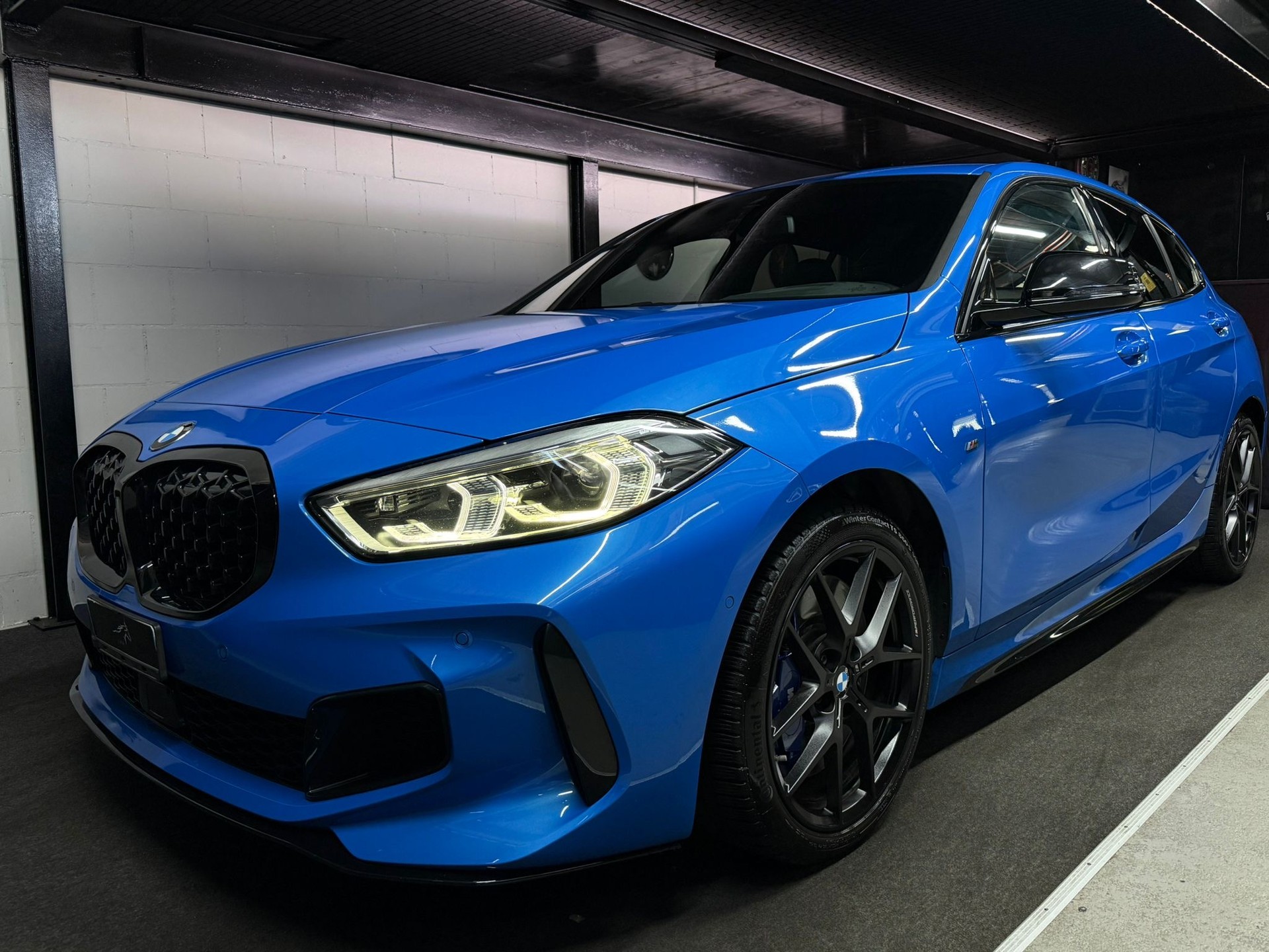 BMW M135i xDrive Steptronic-showroom-element-1