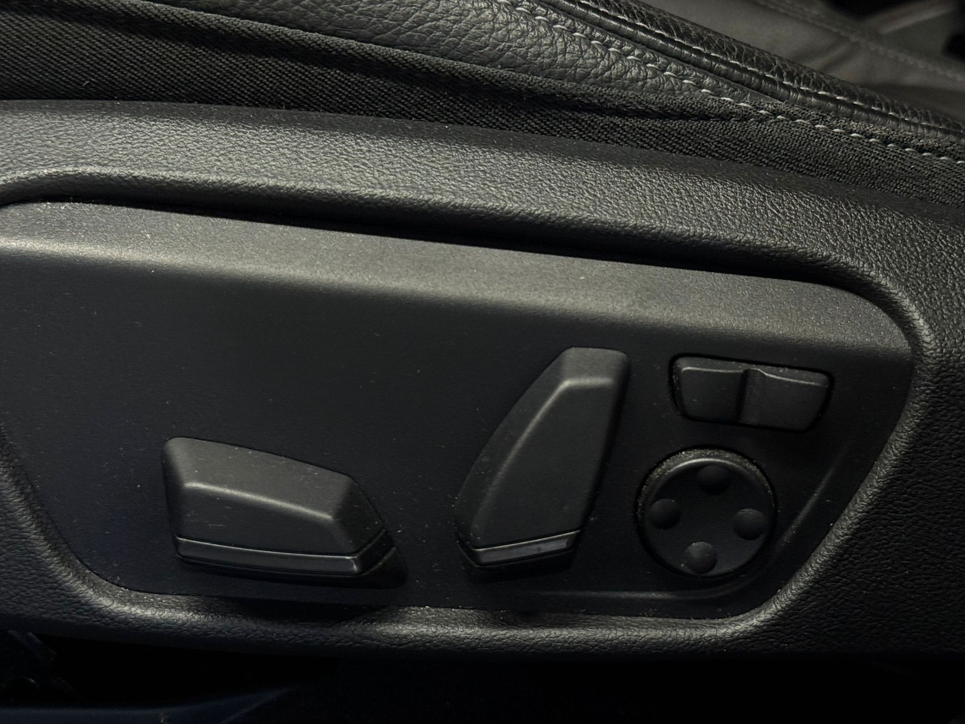 BMW M135i xDrive Steptronic-image-9