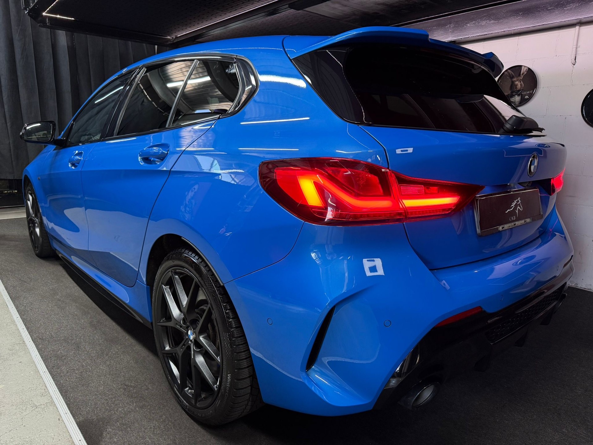 BMW M135i xDrive Steptronic-showroom-element-3