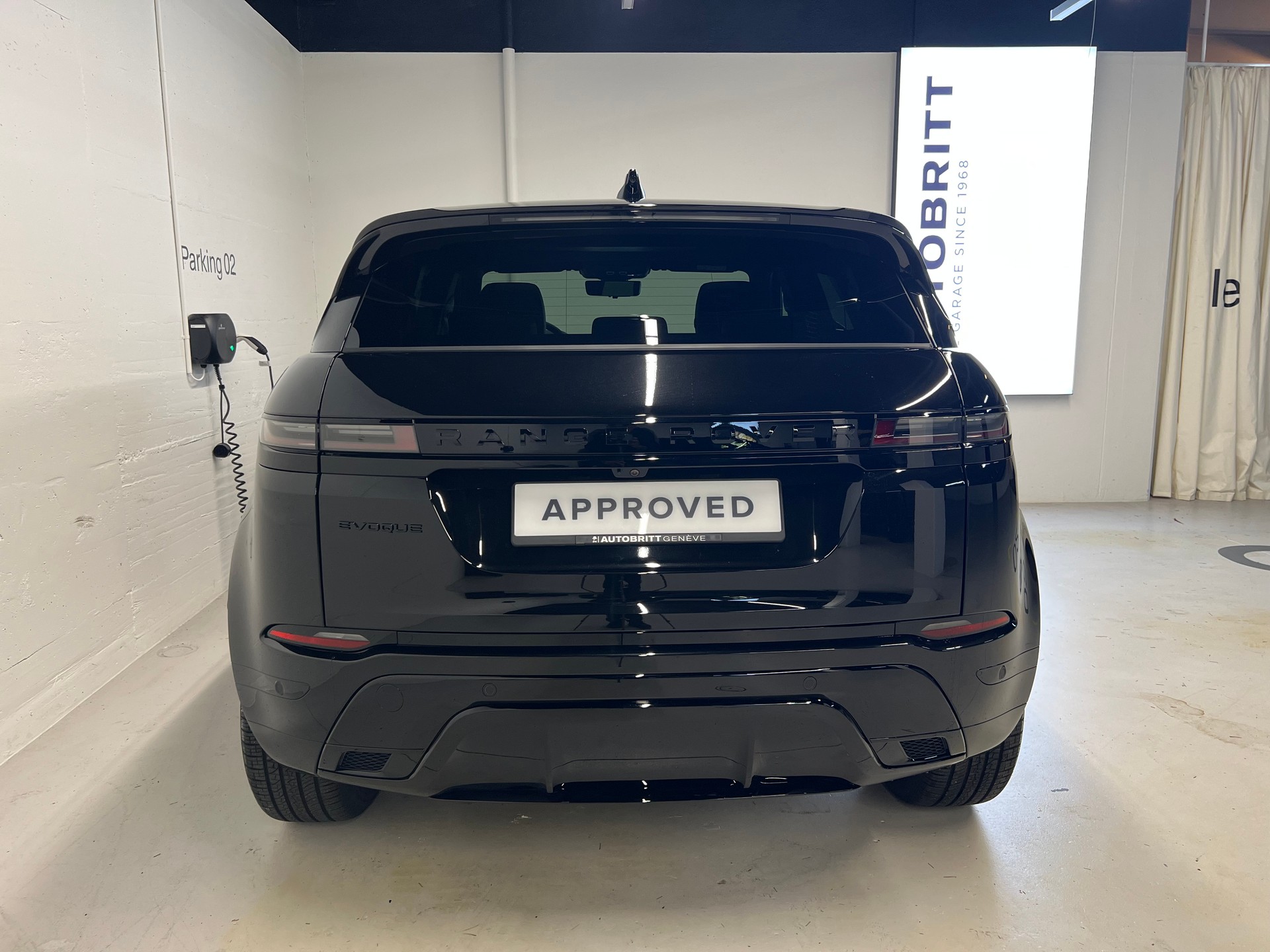 LAND ROVER RR Evoque 1.5 T 270e Dynamic SE-image-8