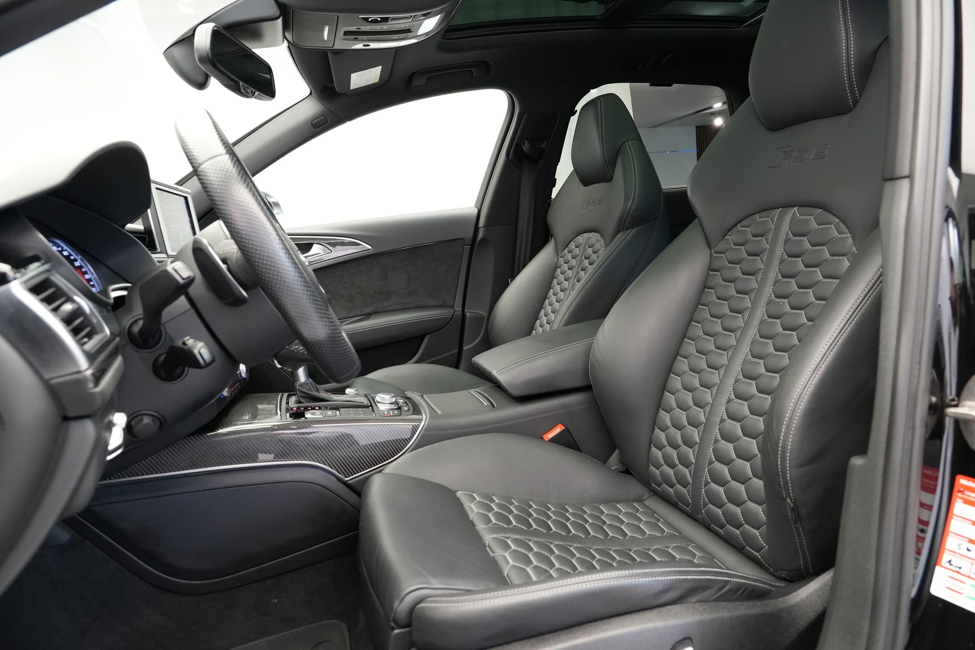 AUDI RS6 Avant 4.0 TFSI V8 quattro Tiptronic *Head-Up* *Dynamikpaket* *Sportauspuff*-image-15