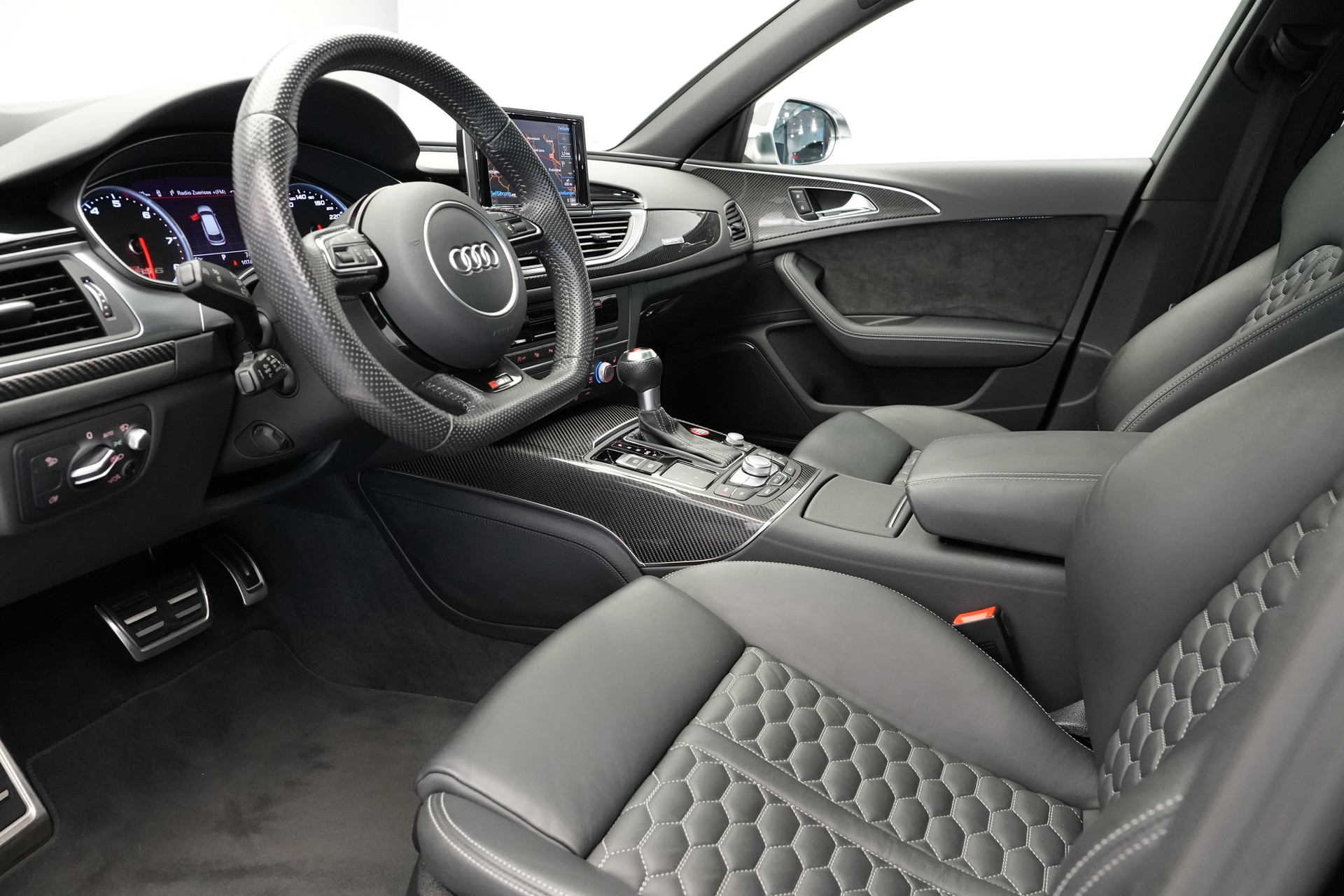 AUDI RS6 Avant 4.0 TFSI V8 quattro Tiptronic *Head-Up* *Dynamikpaket* *Sportauspuff*-image-13