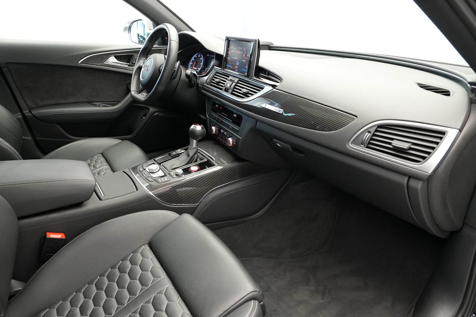 AUDI RS6 Avant 4.0 TFSI V8 quattro Tiptronic *Head-Up* *Dynamikpaket* *Sportauspuff*-image-14