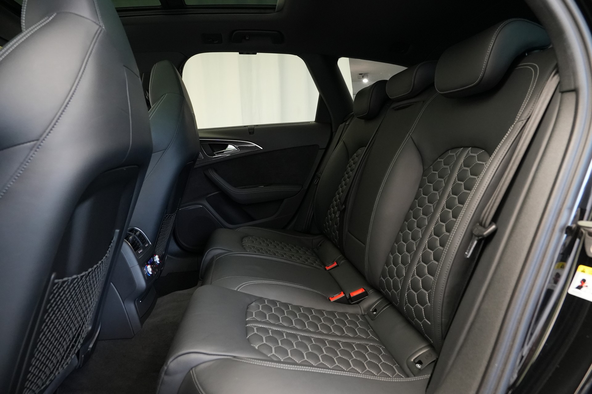 AUDI RS6 Avant 4.0 TFSI V8 quattro Tiptronic *Head-Up* *Dynamikpaket* *Sportauspuff*-image-17