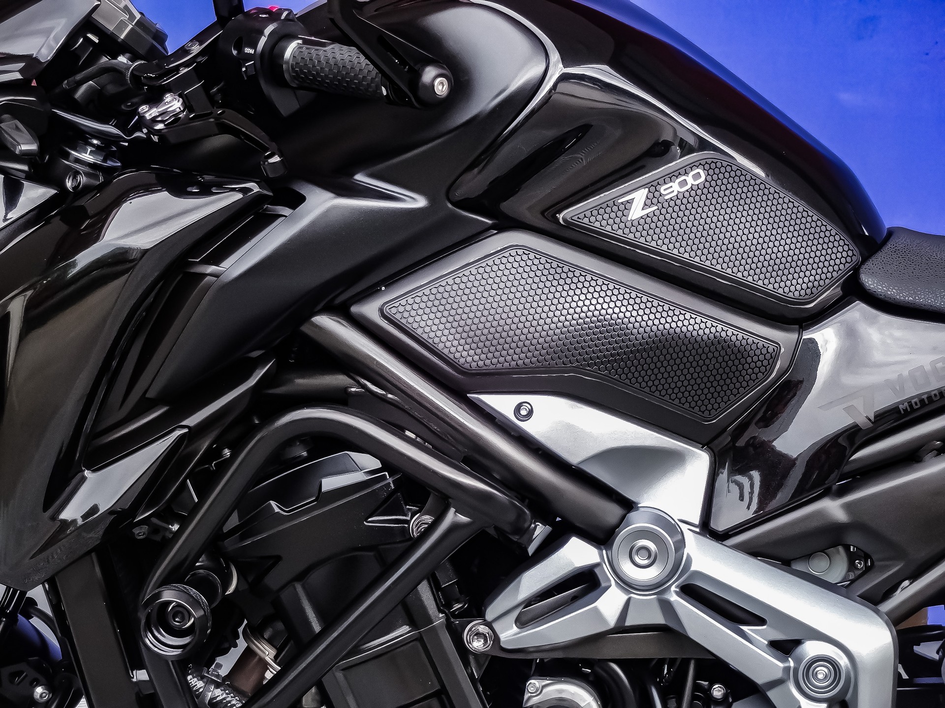 KAWASAKI Z 900-image-7
