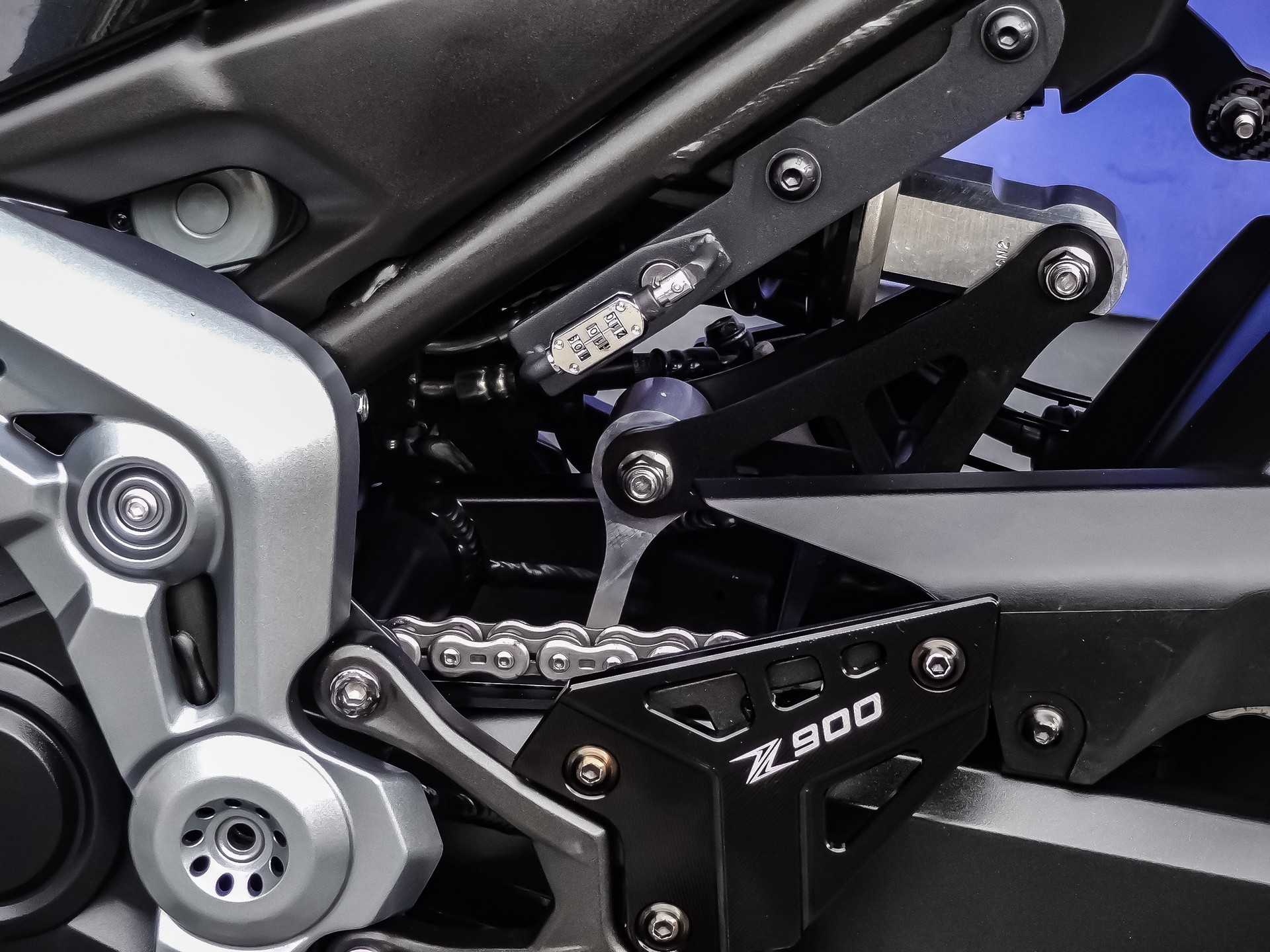 KAWASAKI Z 900-image-8
