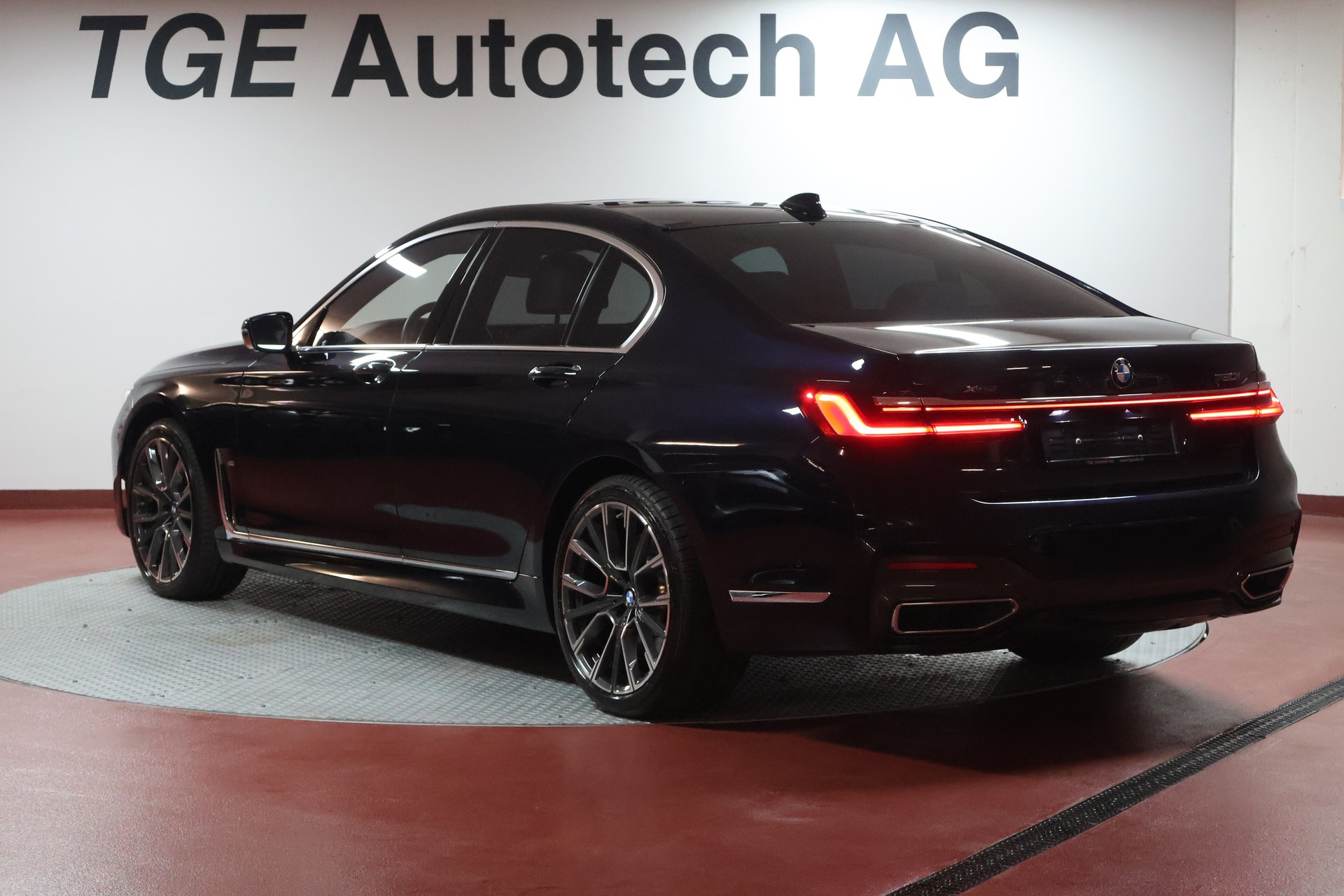 BMW 750i xDrive Steptronic M Sportpaket-image-22