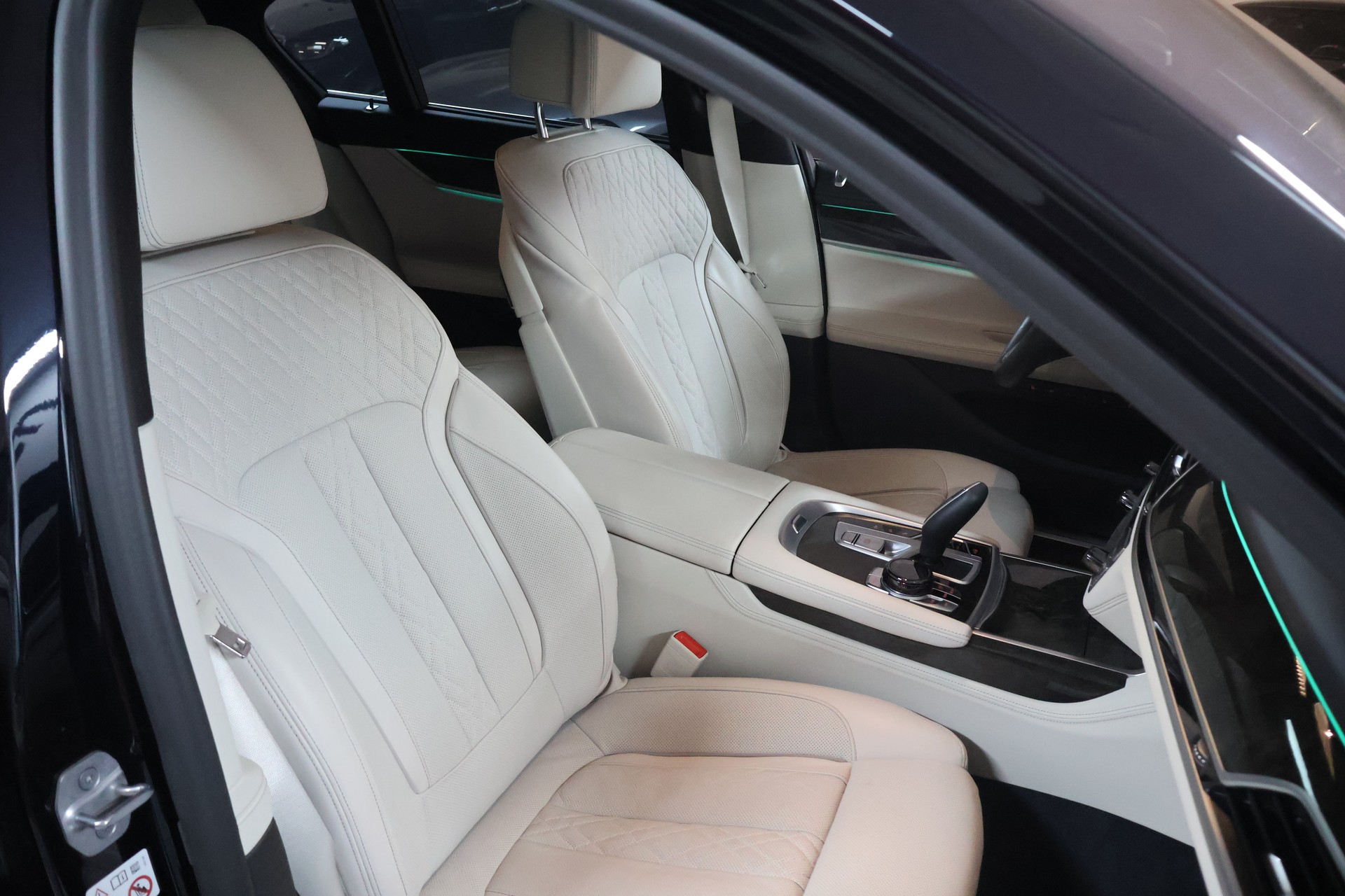 BMW 750i xDrive Steptronic M Sportpaket-image-16