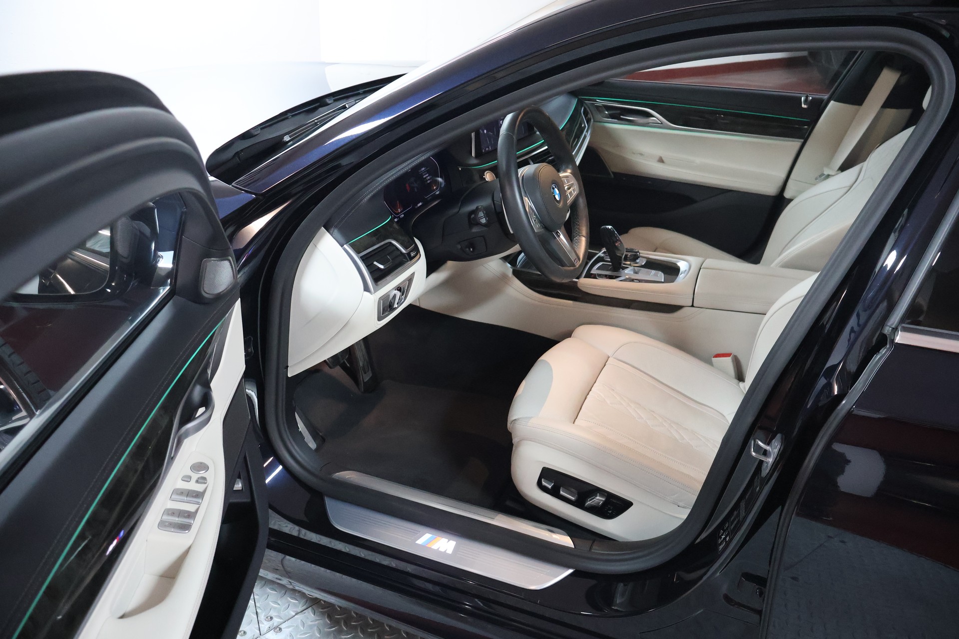 BMW 750i xDrive Steptronic M Sportpaket-image-6