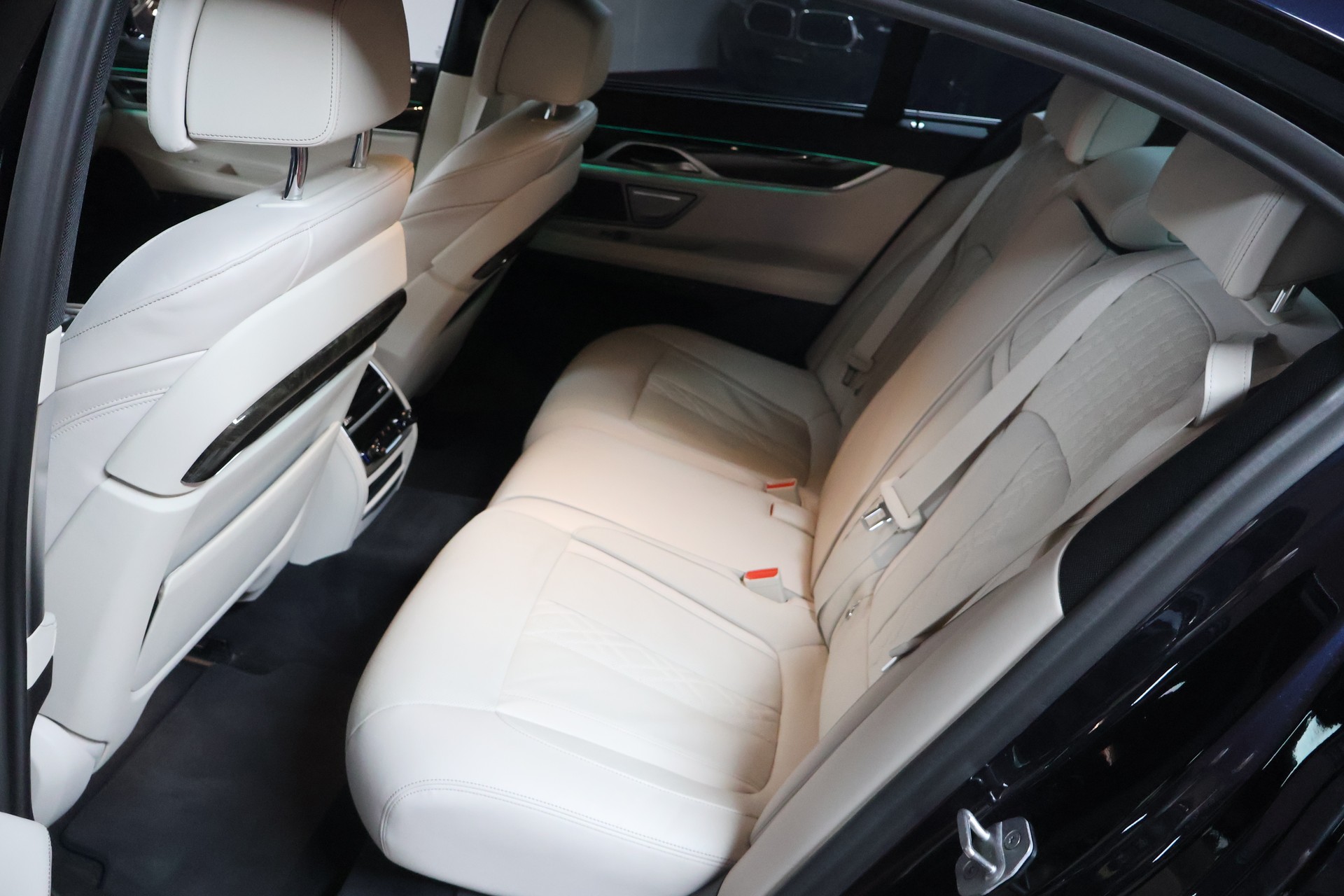 BMW 750i xDrive Steptronic M Sportpaket-image-21