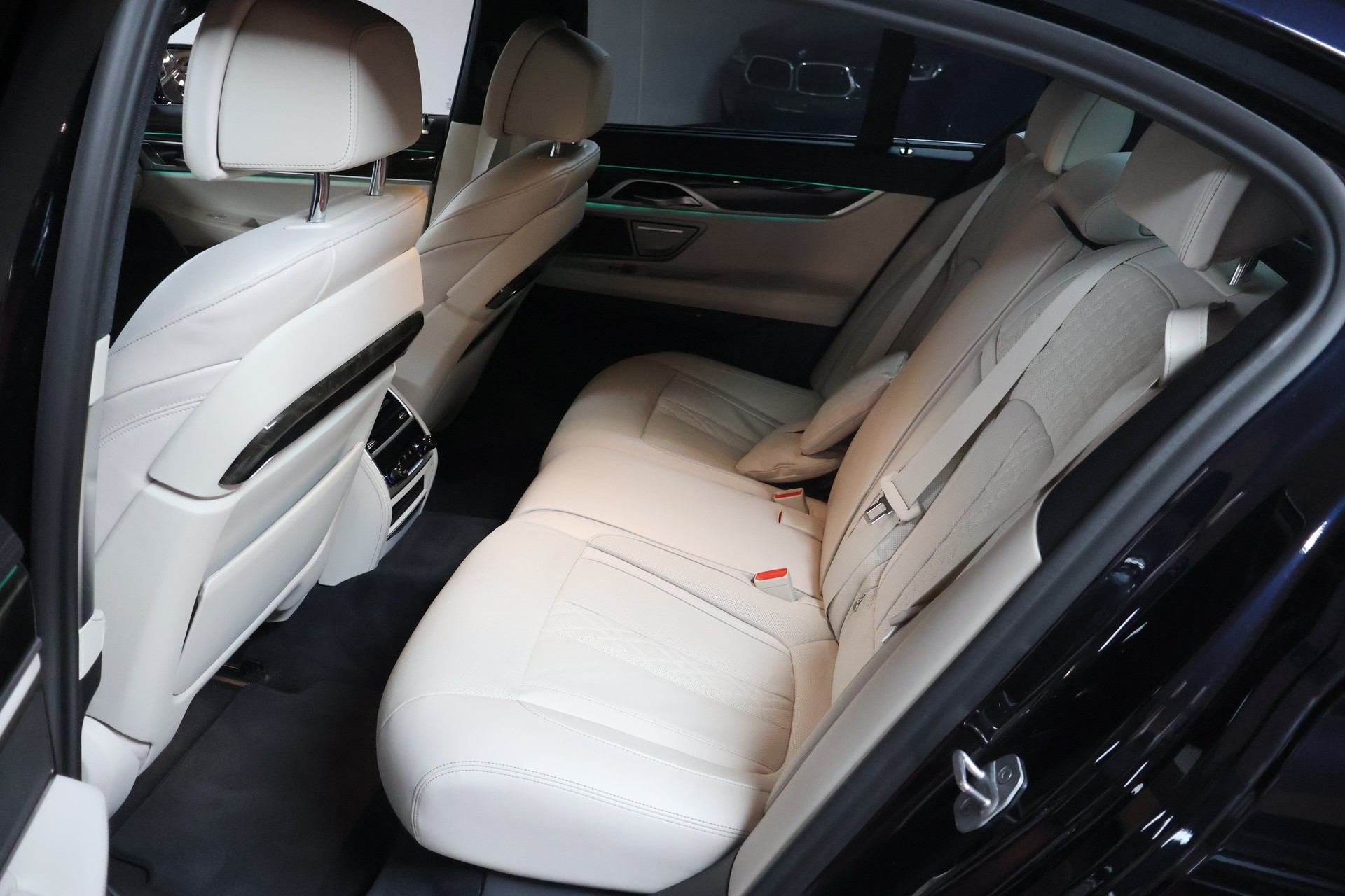 BMW 750i xDrive Steptronic M Sportpaket-image-20