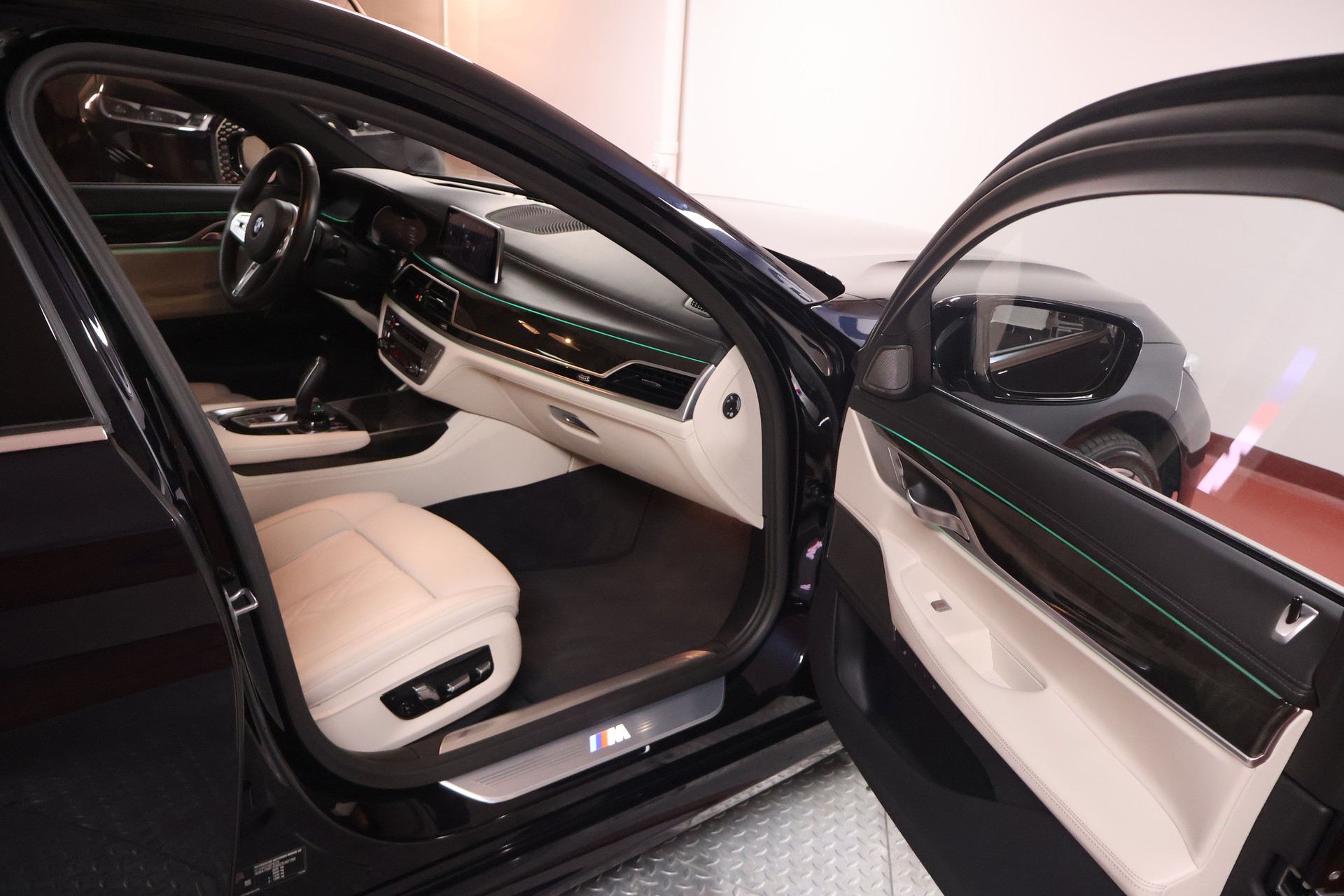 BMW 750i xDrive Steptronic M Sportpaket-image-15