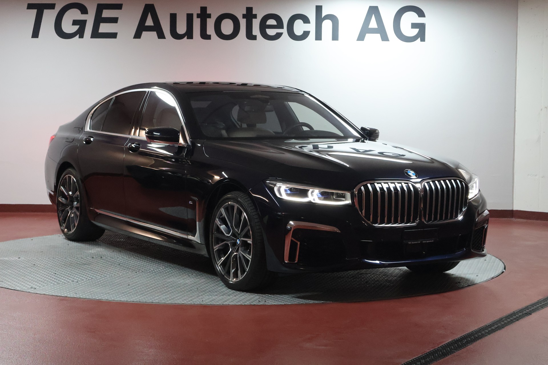 BMW 750i xDrive Steptronic M Sportpaket-showroom-element-2