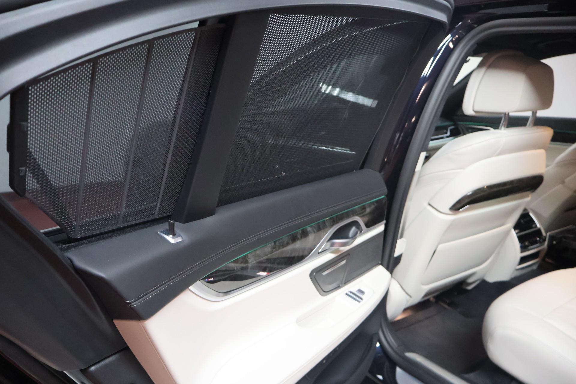 BMW 750i xDrive Steptronic M Sportpaket-image-18