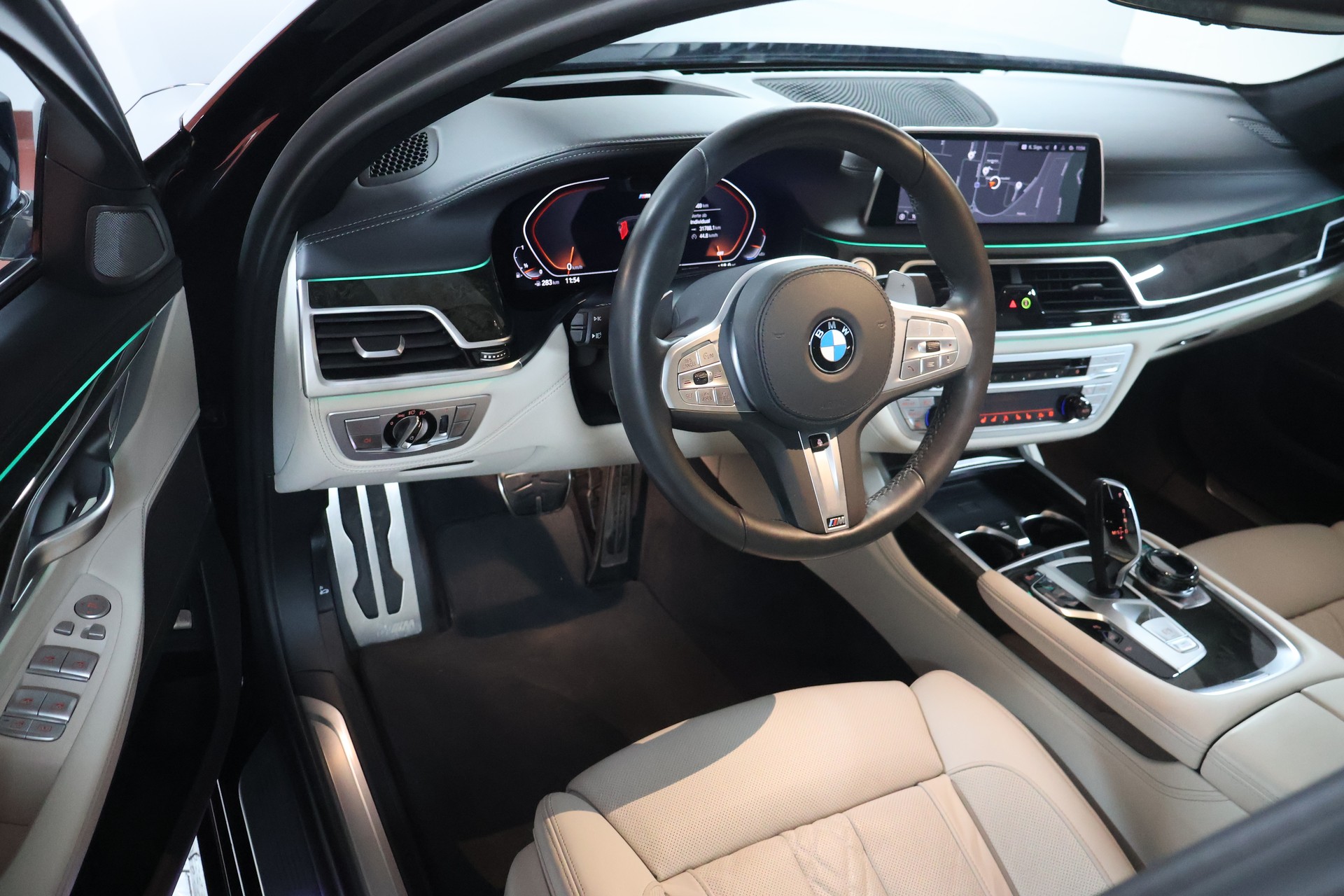 BMW 750i xDrive Steptronic M Sportpaket-image-8