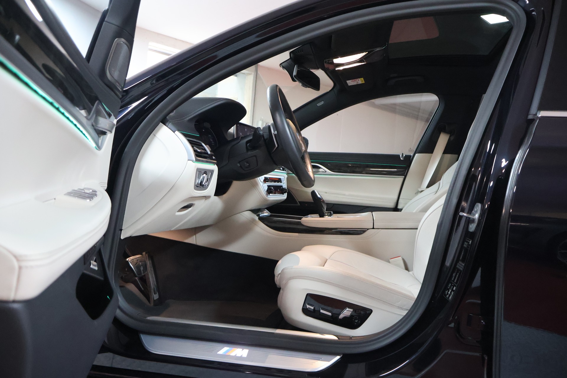 BMW 750i xDrive Steptronic M Sportpaket-image-7