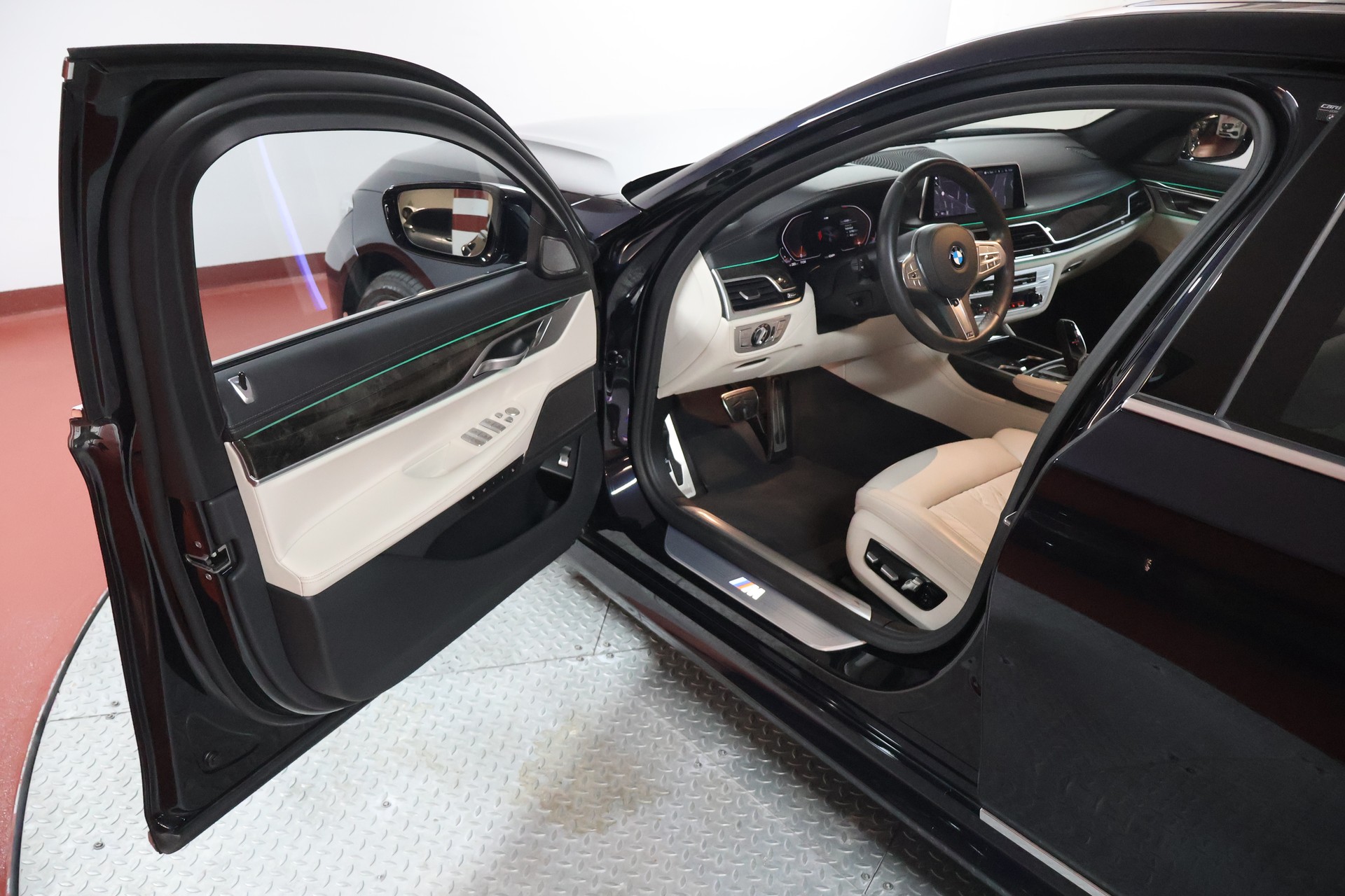 BMW 750i xDrive Steptronic M Sportpaket-image-4