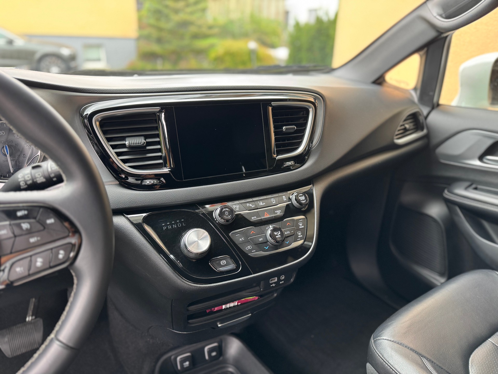CHRYSLER Touring L-image-8