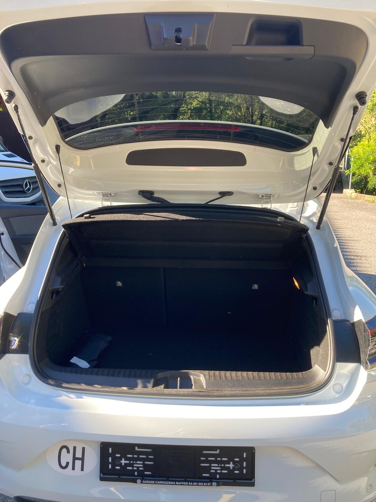 RENAULT Clio 1.6 E-Tech Techno-image-8