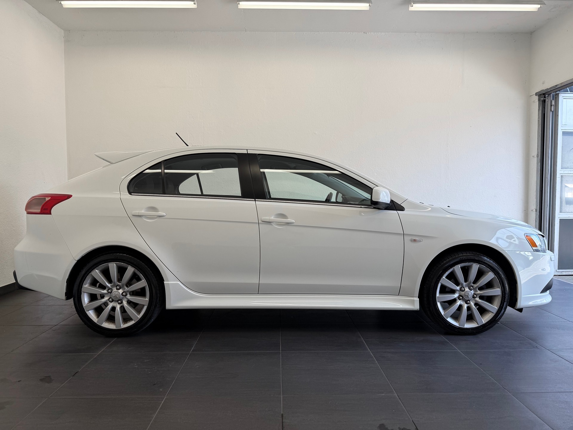 MITSUBISHI Lancer Sportback 2.0 Ralliart S 4WD TC-SST-showroom-element-3