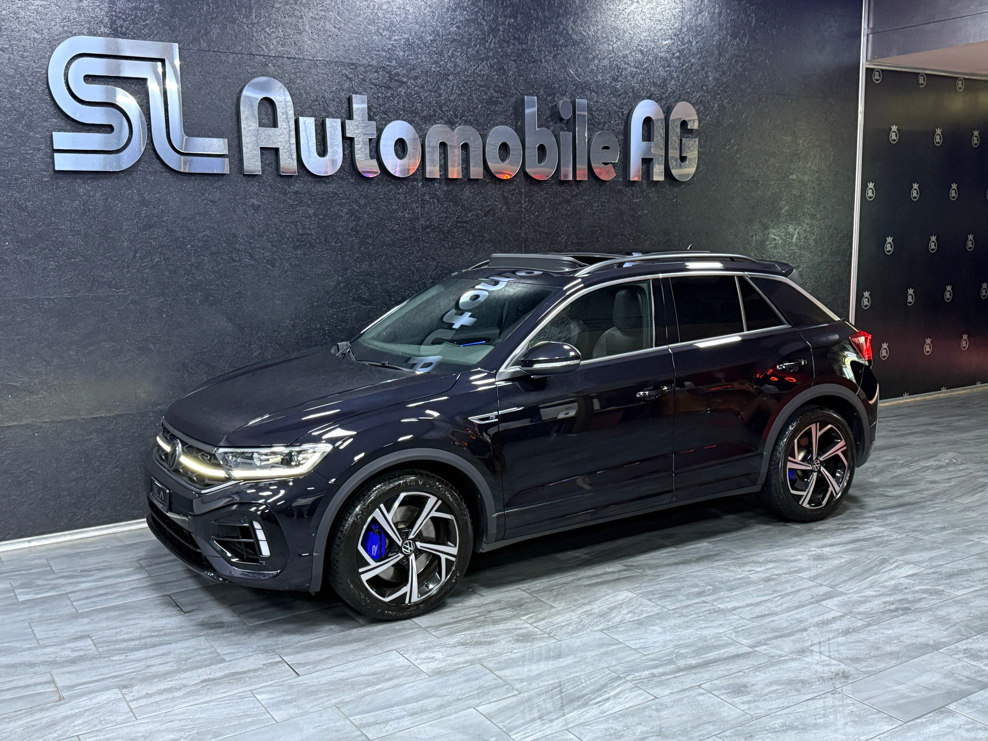 VW T-Roc 2.0 TSI R DSG 4Motion / CH Fz 1 Hand / Vollausstattung / Panorama-image-4