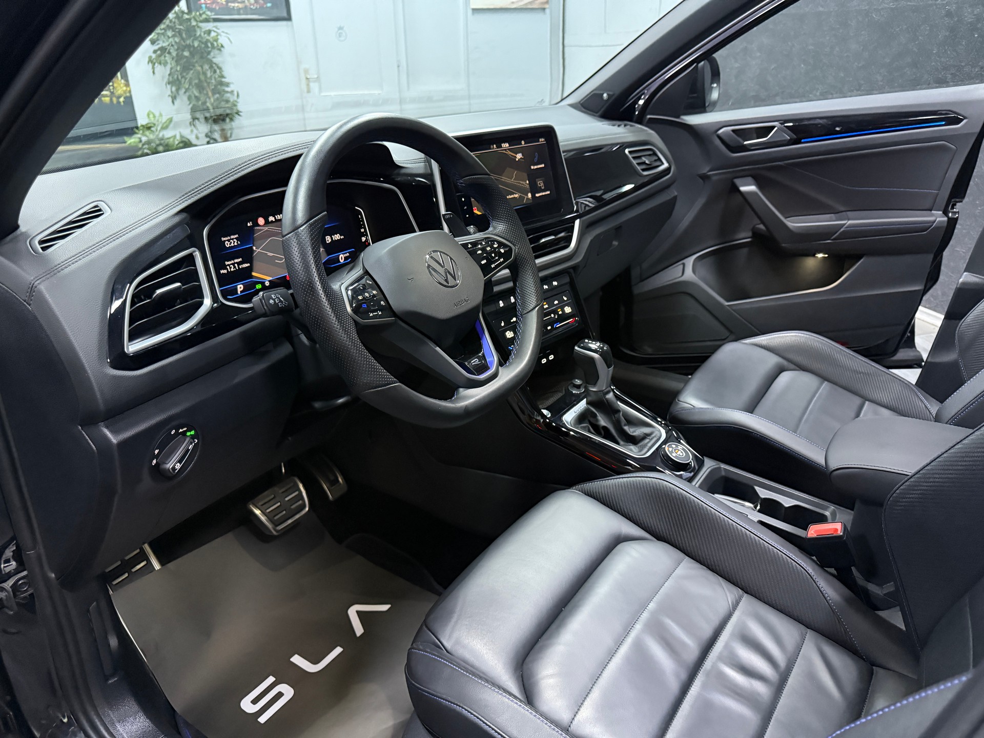 VW T-Roc 2.0 TSI R DSG 4Motion / CH Fz 1 Hand / Vollausstattung / Panorama-image-15