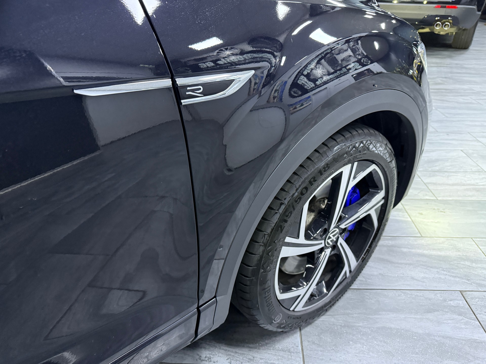 VW T-Roc 2.0 TSI R DSG 4Motion / CH Fz 1 Hand / Vollausstattung / Panorama-showroom-element-3