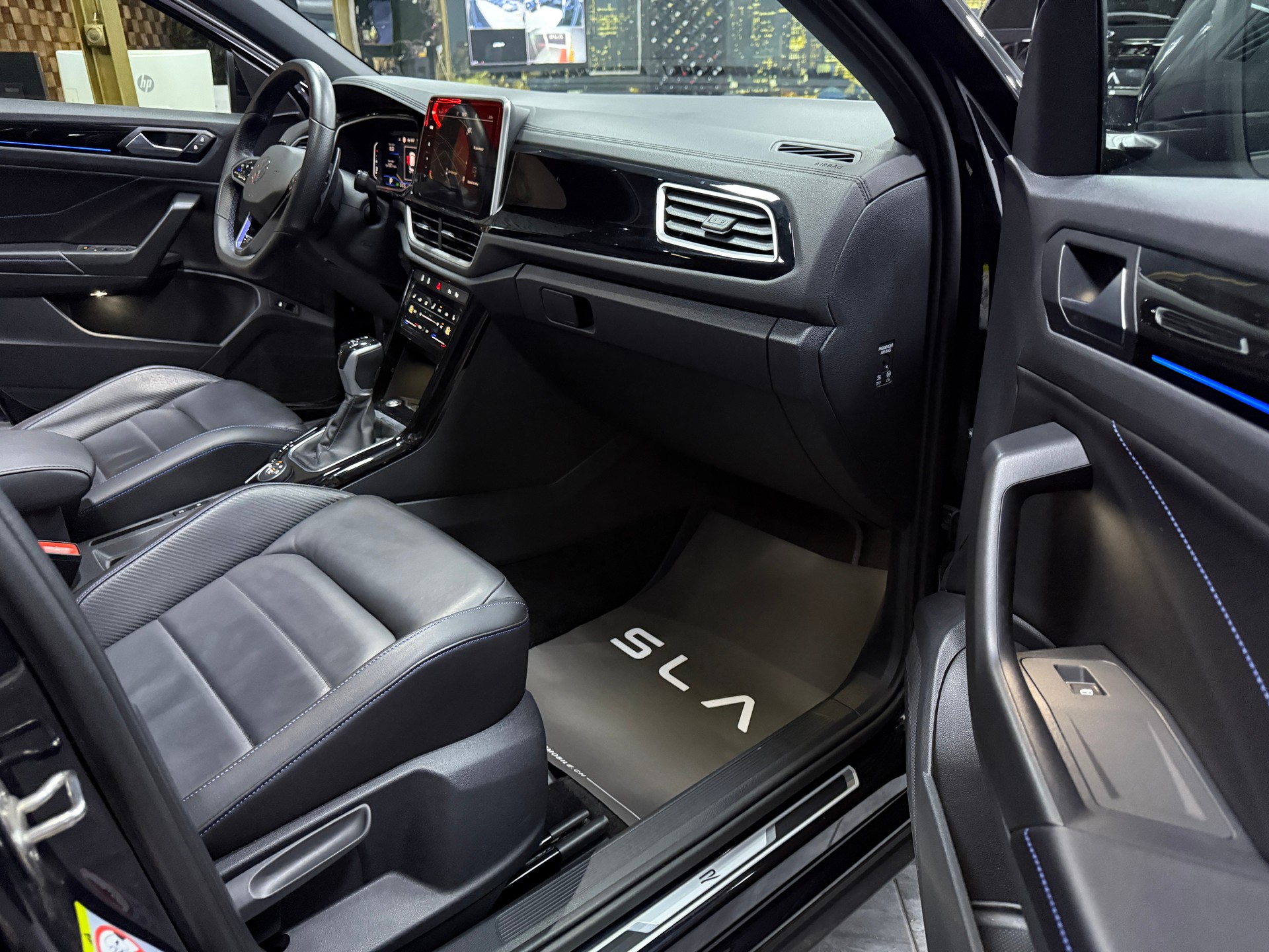 VW T-Roc 2.0 TSI R DSG 4Motion / CH Fz 1 Hand / Vollausstattung / Panorama-image-16
