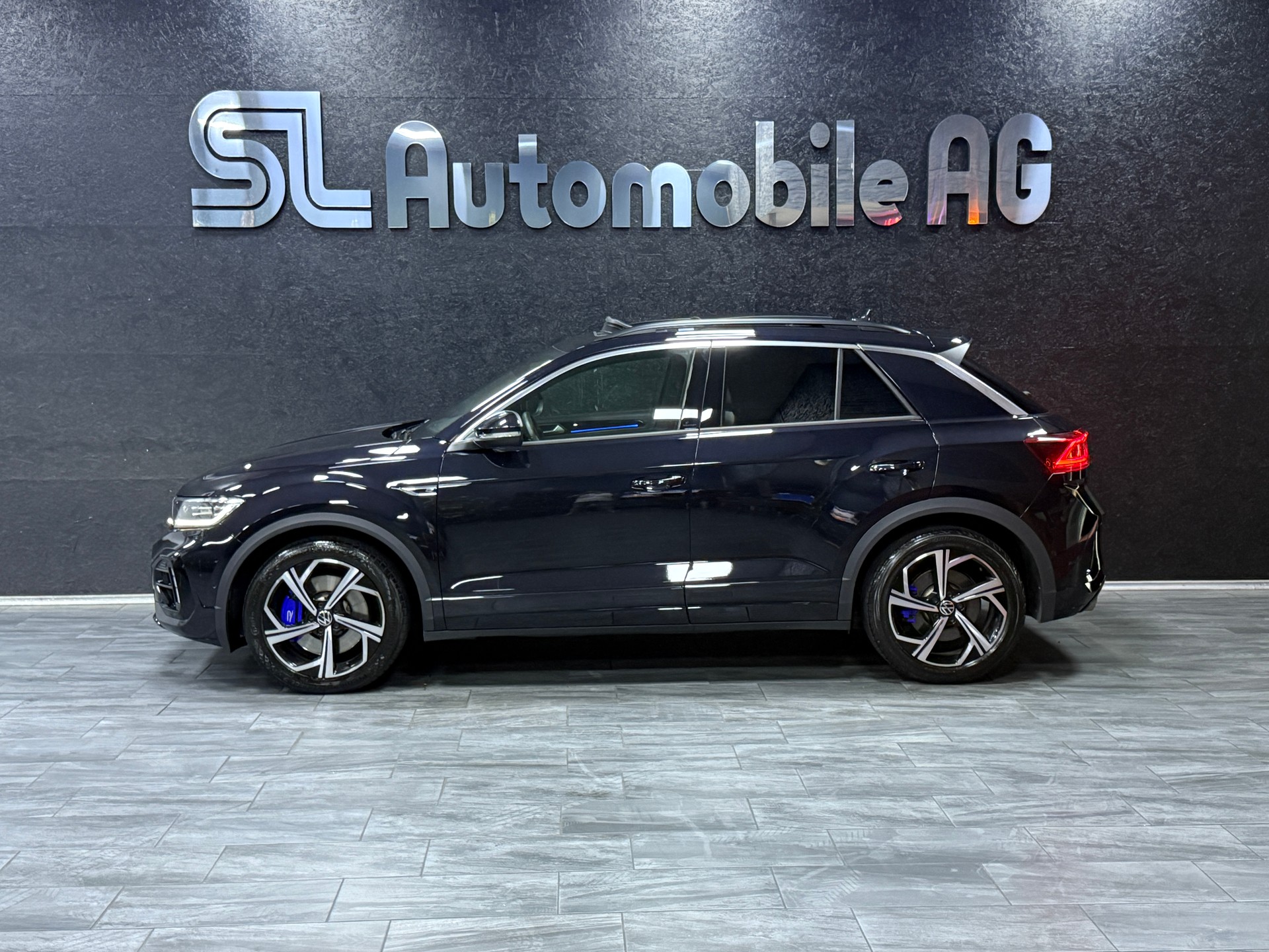 VW T-Roc 2.0 TSI R DSG 4Motion / CH Fz 1 Hand / Vollausstattung / Panorama-image-5