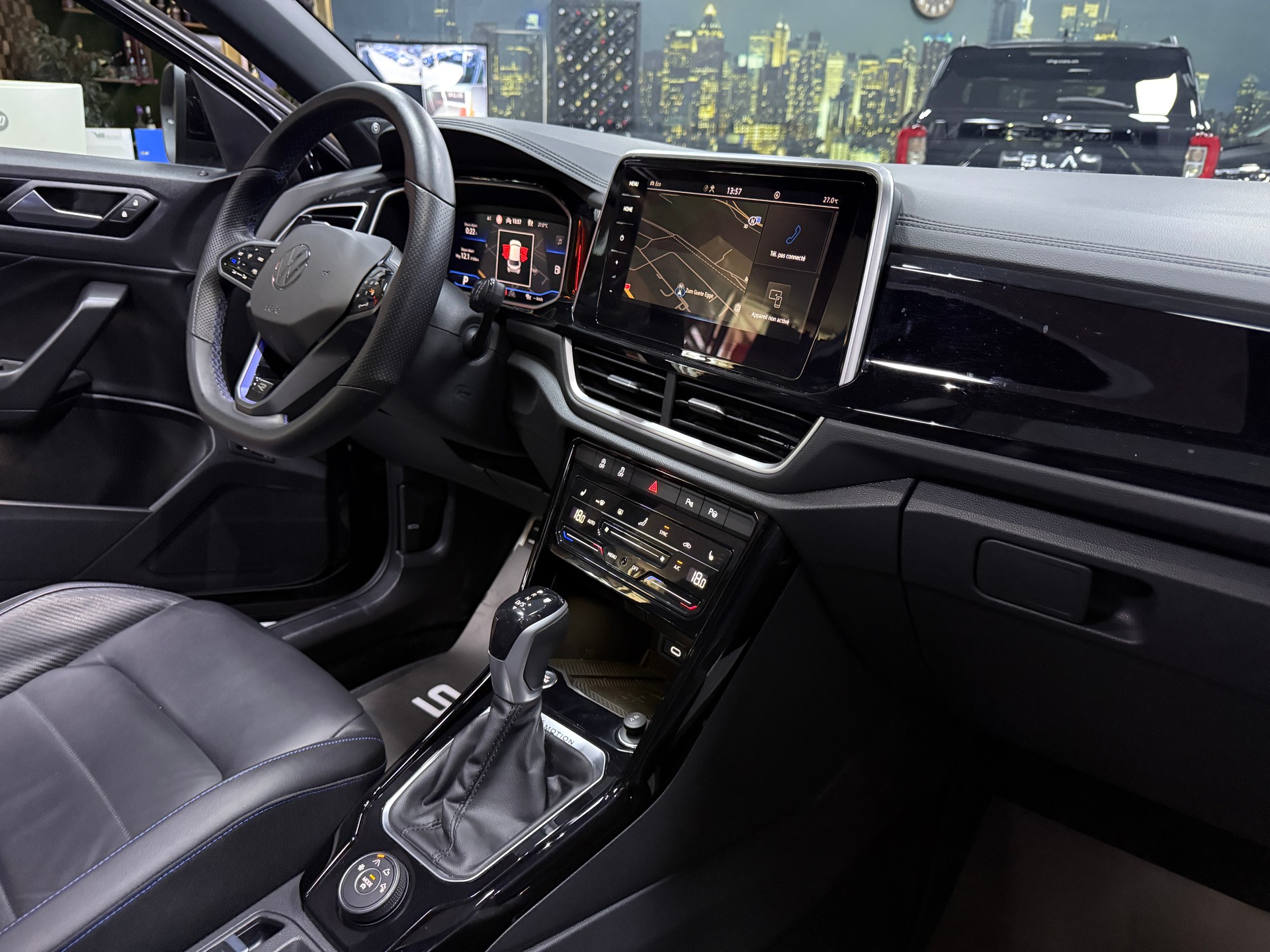 VW T-Roc 2.0 TSI R DSG 4Motion / CH Fz 1 Hand / Vollausstattung / Panorama-image-17