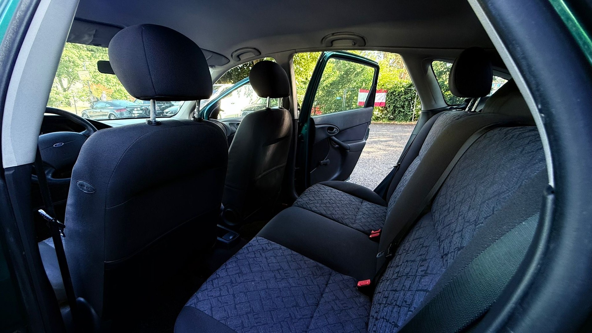 FORD Focus 1.4i 16V Ambiente-image-9