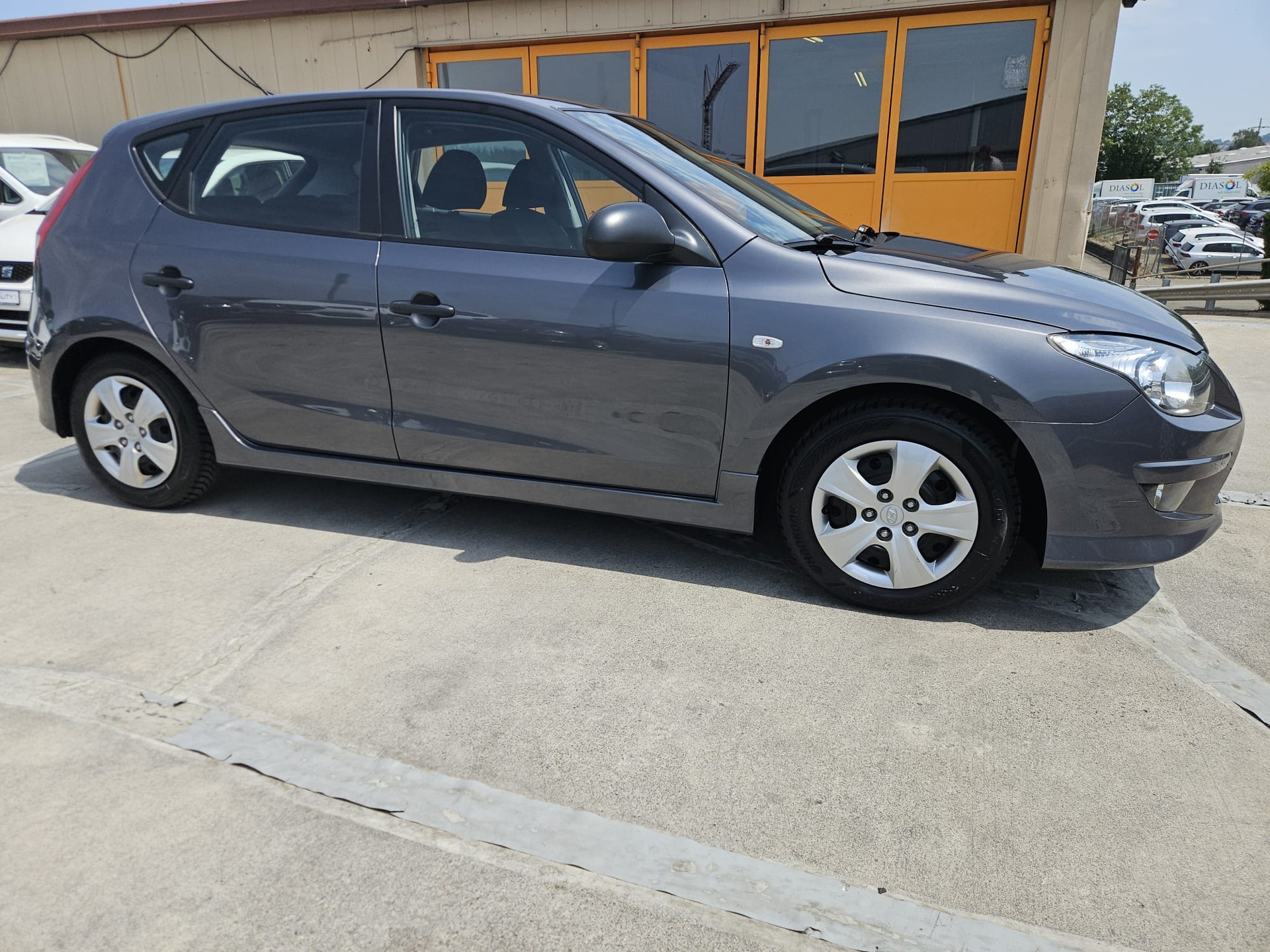 HYUNDAI i30 1.4 Comfort-image-4