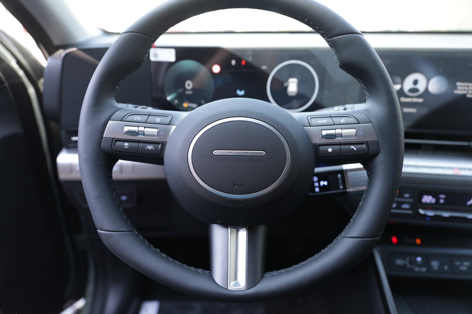 HYUNDAI Kona 1.6 GDi HEV Amplia DCT-image-12