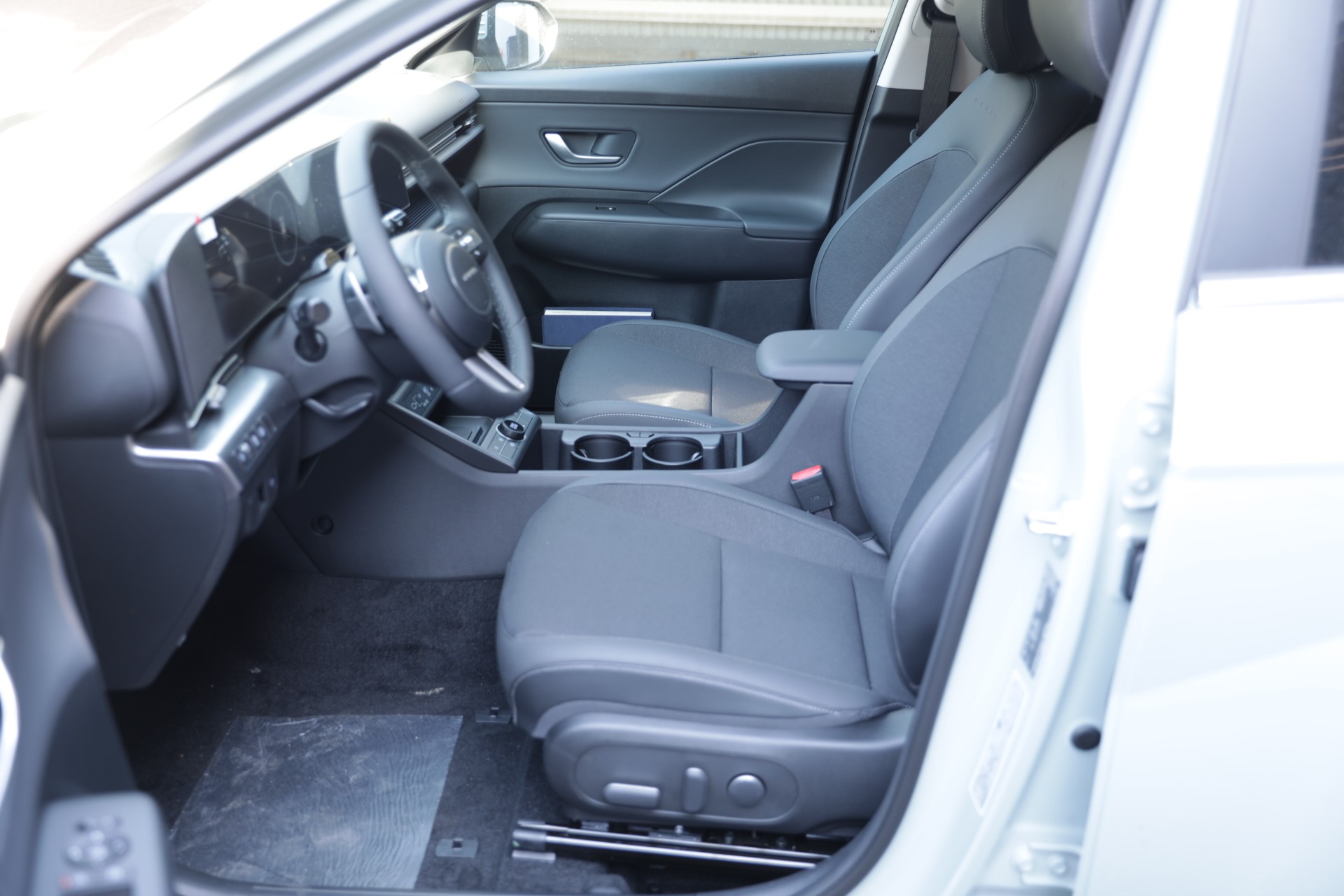 HYUNDAI Kona 1.6 GDi HEV Amplia DCT-image-9
