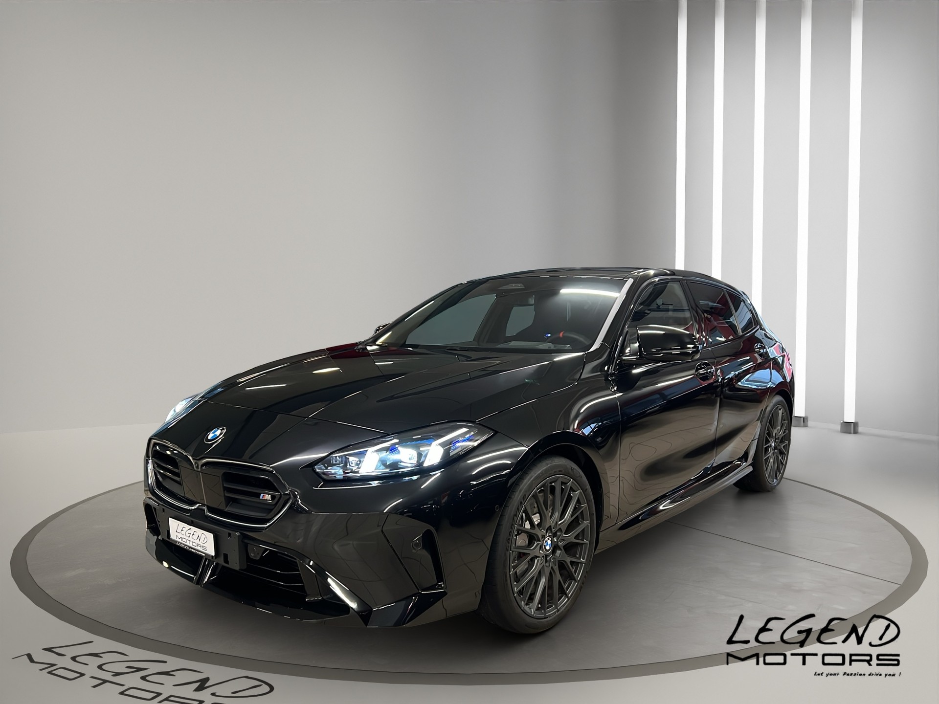 BMW M135 xDrive LEASING à partir de CHF 510.-/mois-showroom-element-2