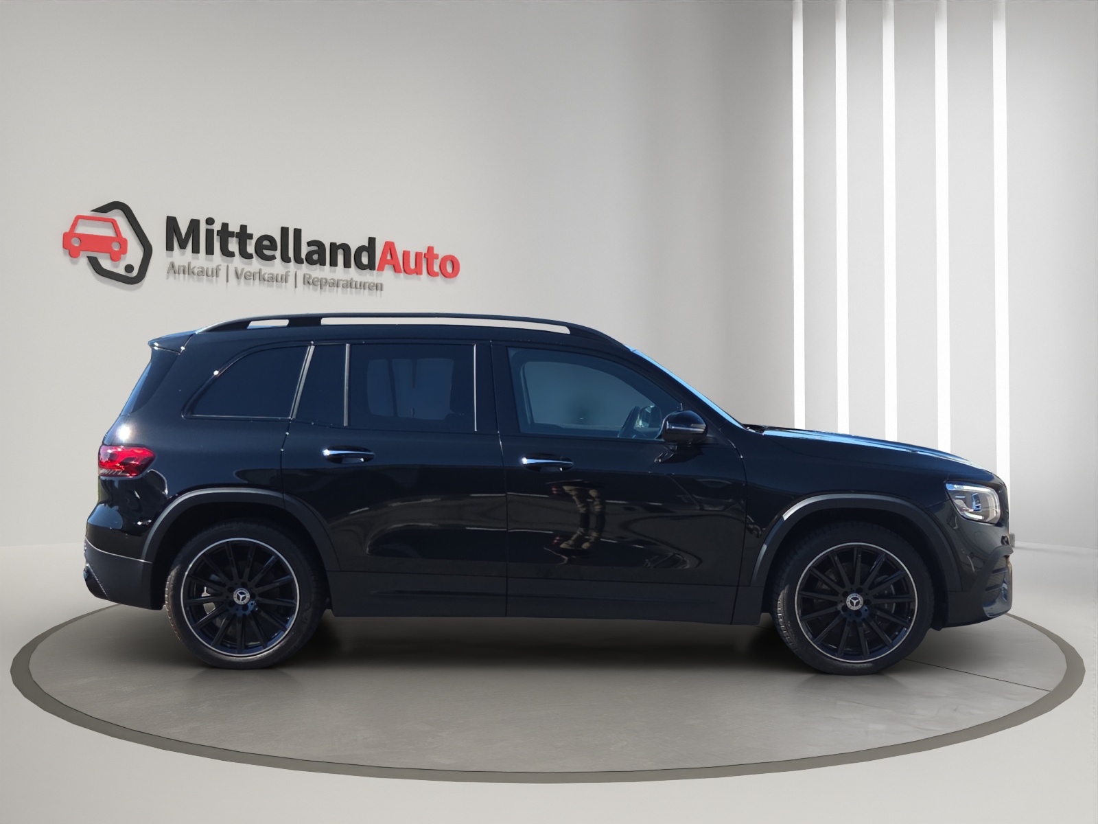 MERCEDES-BENZ GLB 250 4Matic AMG Line 8G-Tronic-showroom-element-3