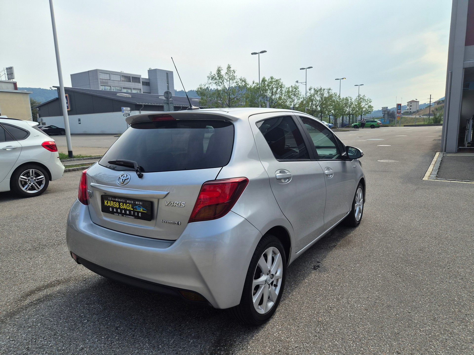 TOYOTA Yaris 1.5 VVT-i Hybrid Trend e-CVT-image-3