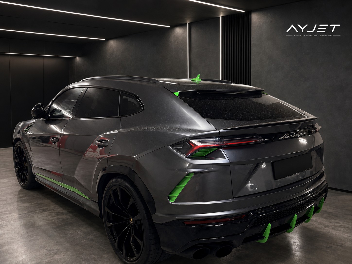 LAMBORGHINI Urus E-Gear-showroom-element-3