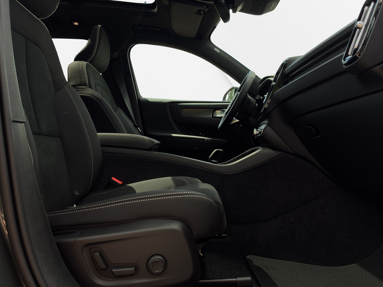 VOLVO EX40 Twin XCENTRIC Edition AWD-image-18