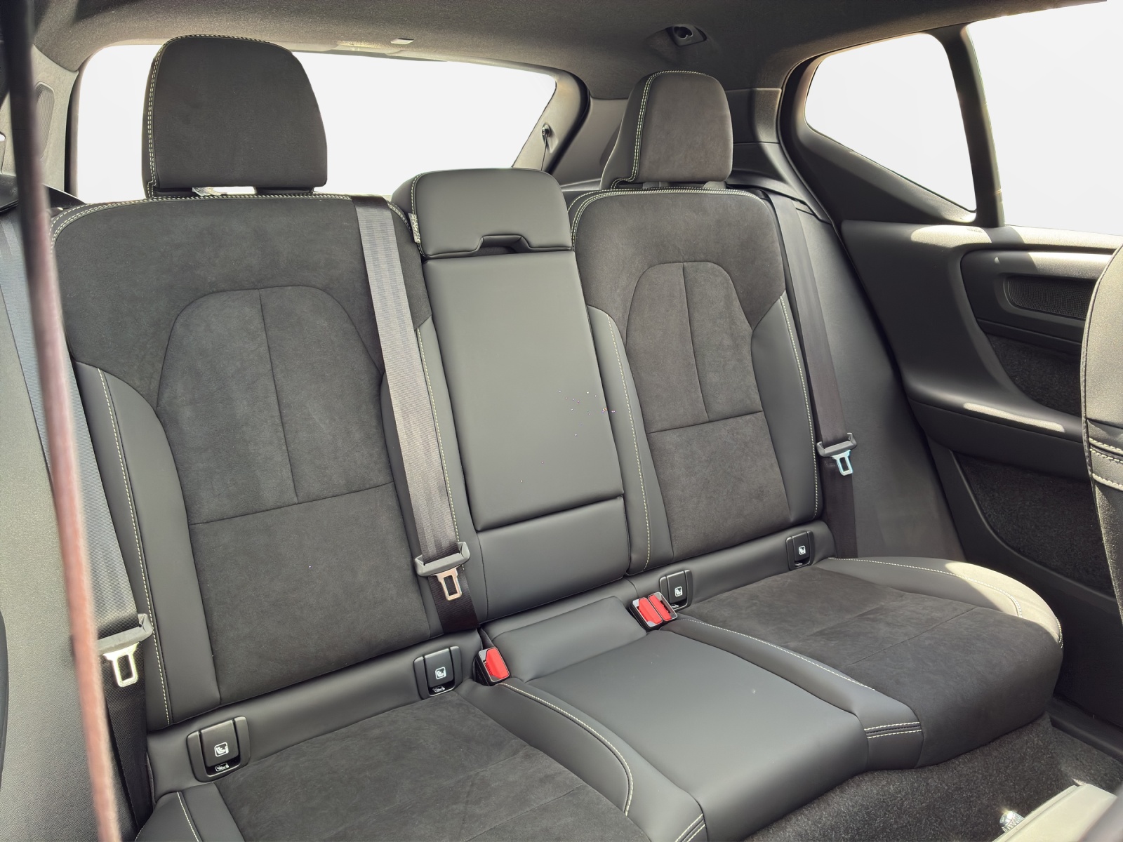 VOLVO EX40 Twin XCENTRIC Edition AWD-image-19