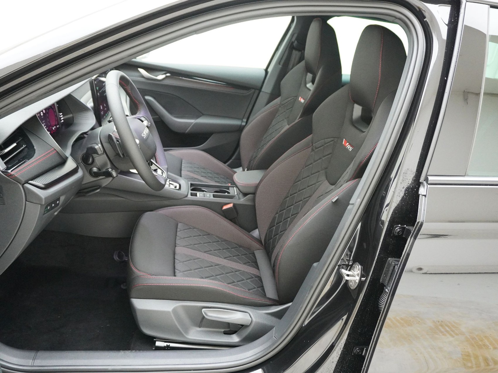 SKODA Octavia 2.0 TSI RS DSG-image-12