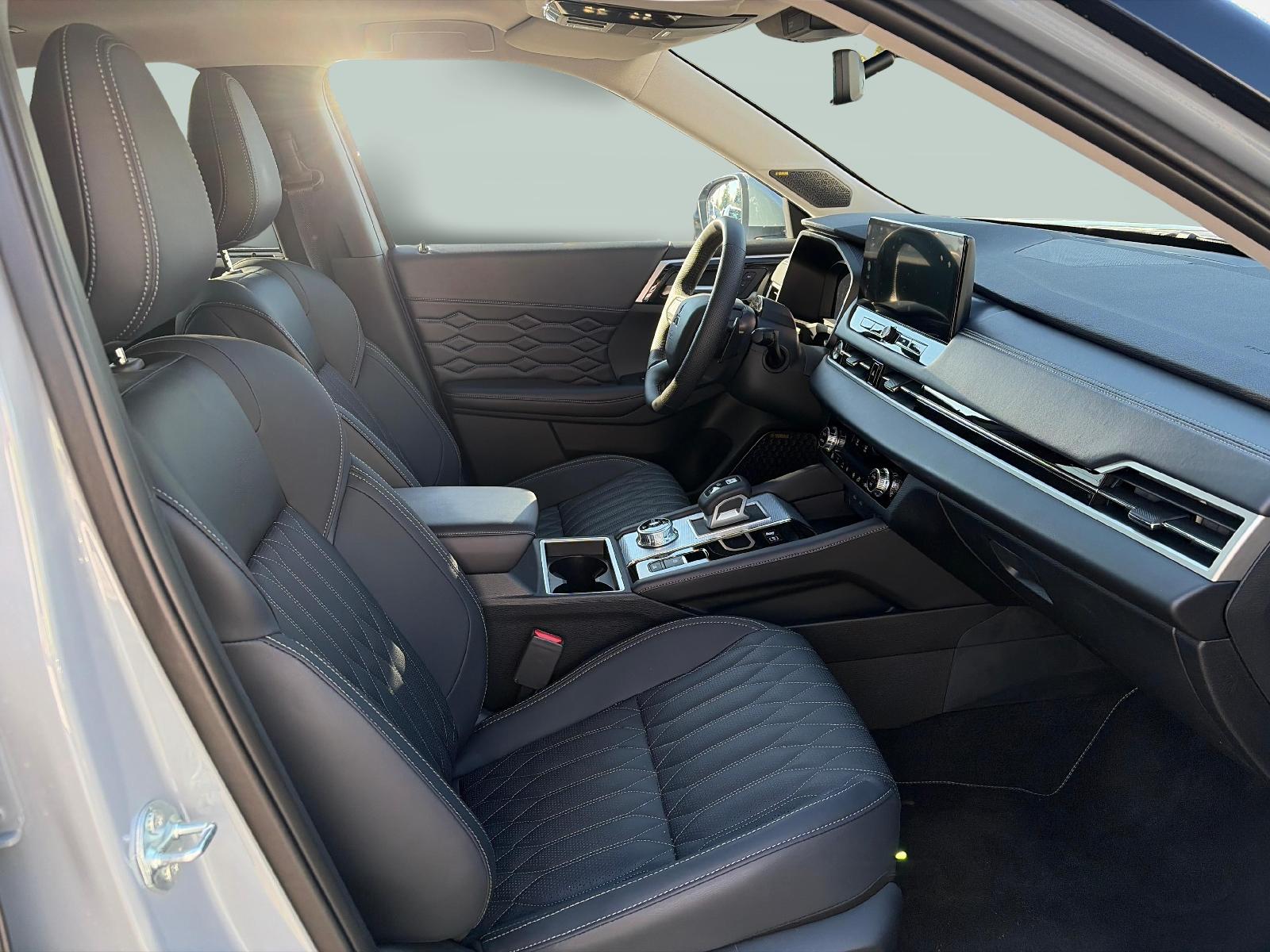 MITSUBISHI Outlander 2.4 PHEV Instyle 4x4-image-11