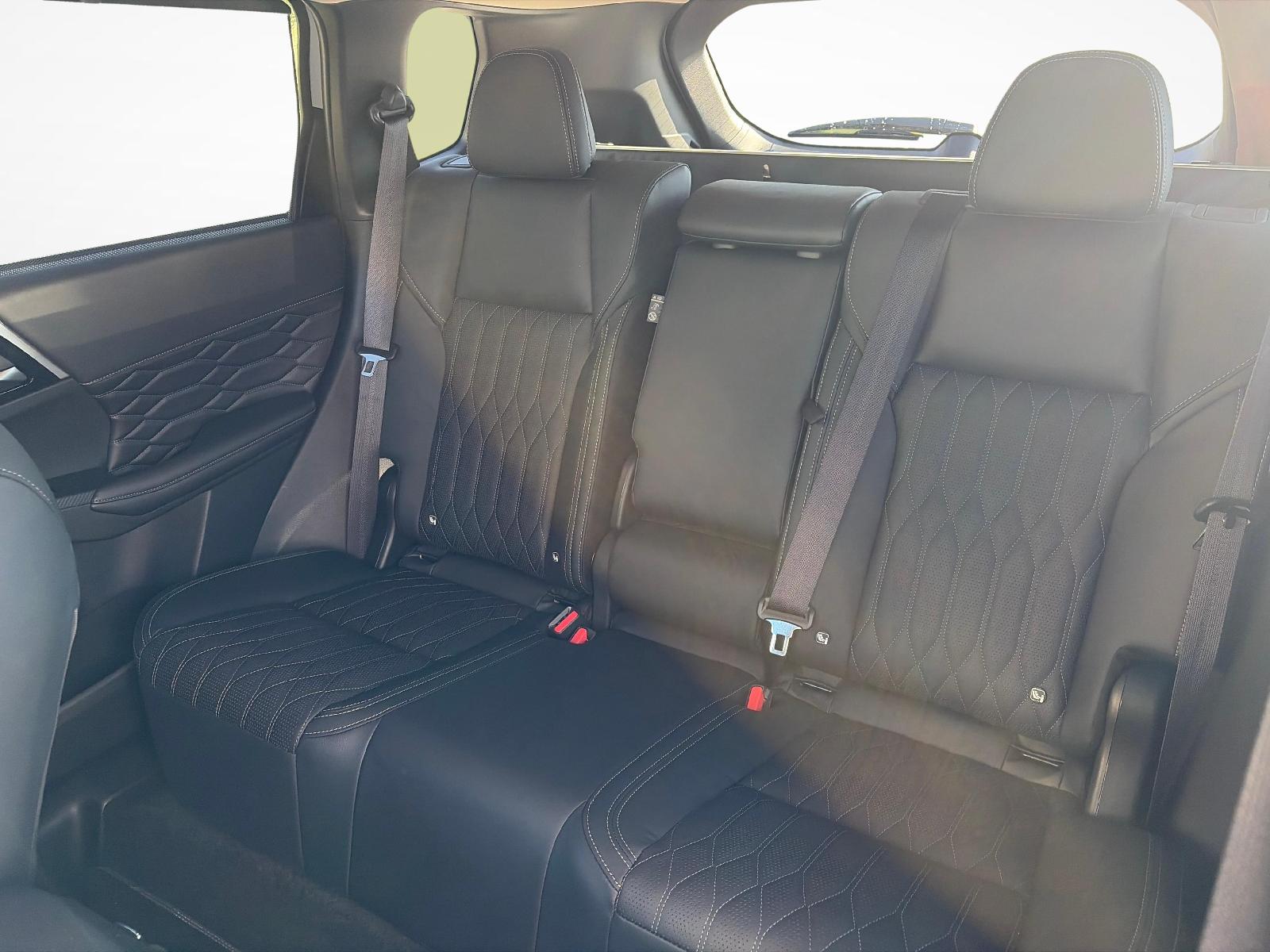 MITSUBISHI Outlander 2.4 PHEV Instyle 4x4-image-14