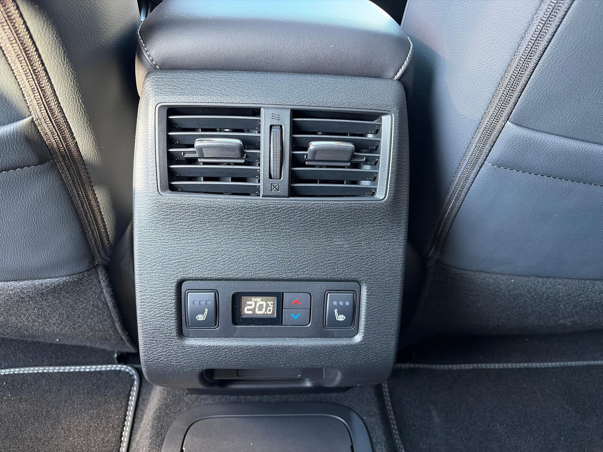 MITSUBISHI Outlander 2.4 PHEV Instyle 4x4-image-15