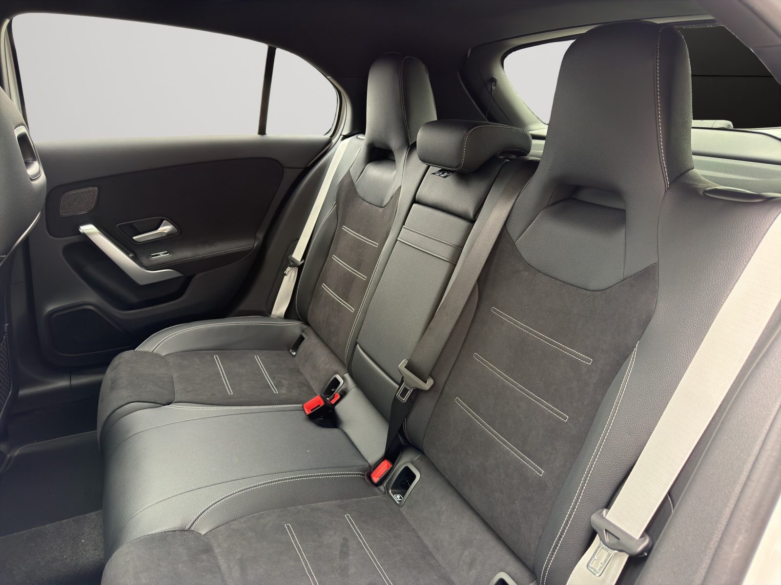 MERCEDES-BENZ A 250 4Matic 8G-DCT-image-10